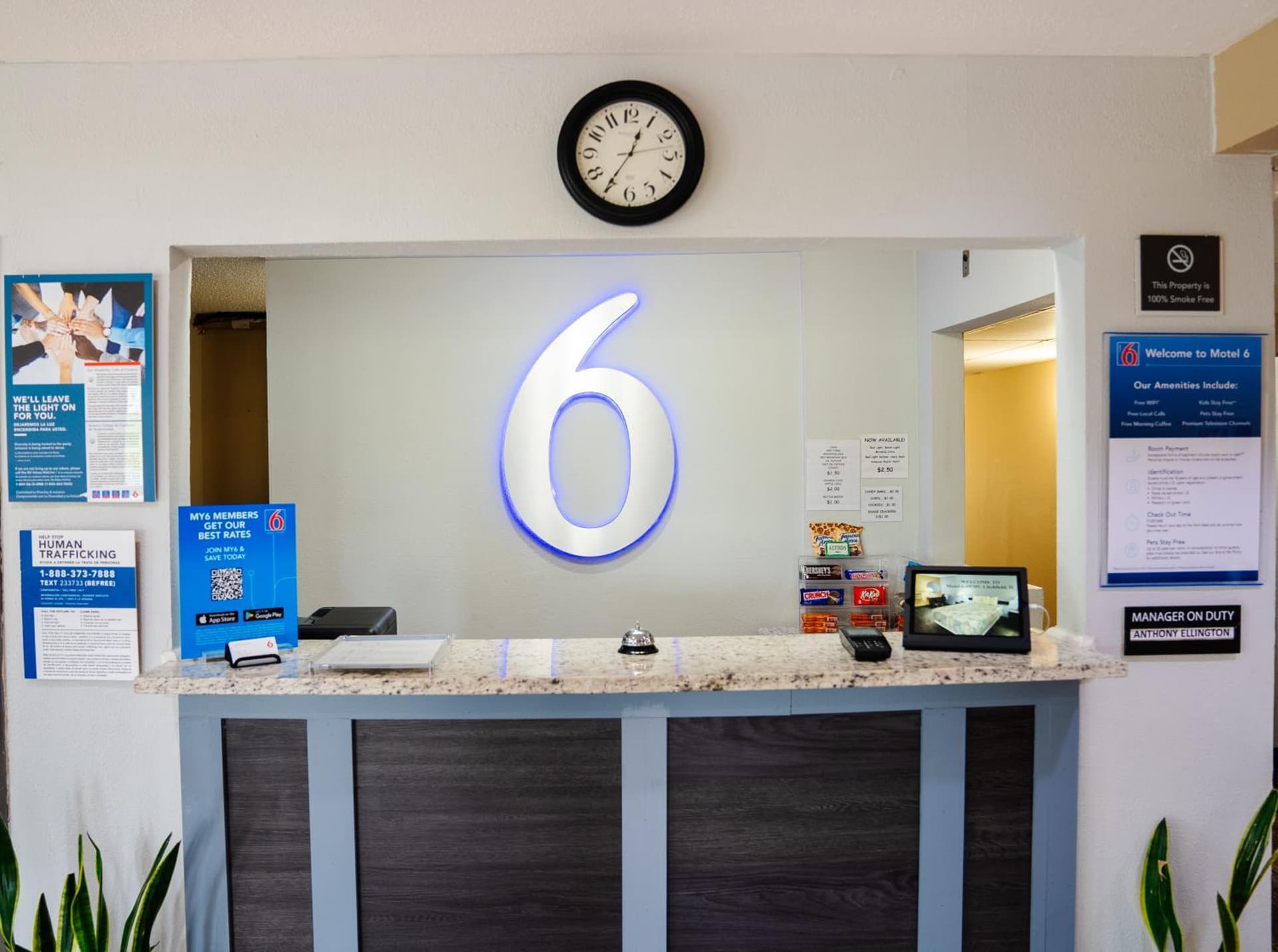 Motel 6 Litchfield, IL interior in Litchfield, IL — gallery photo 2