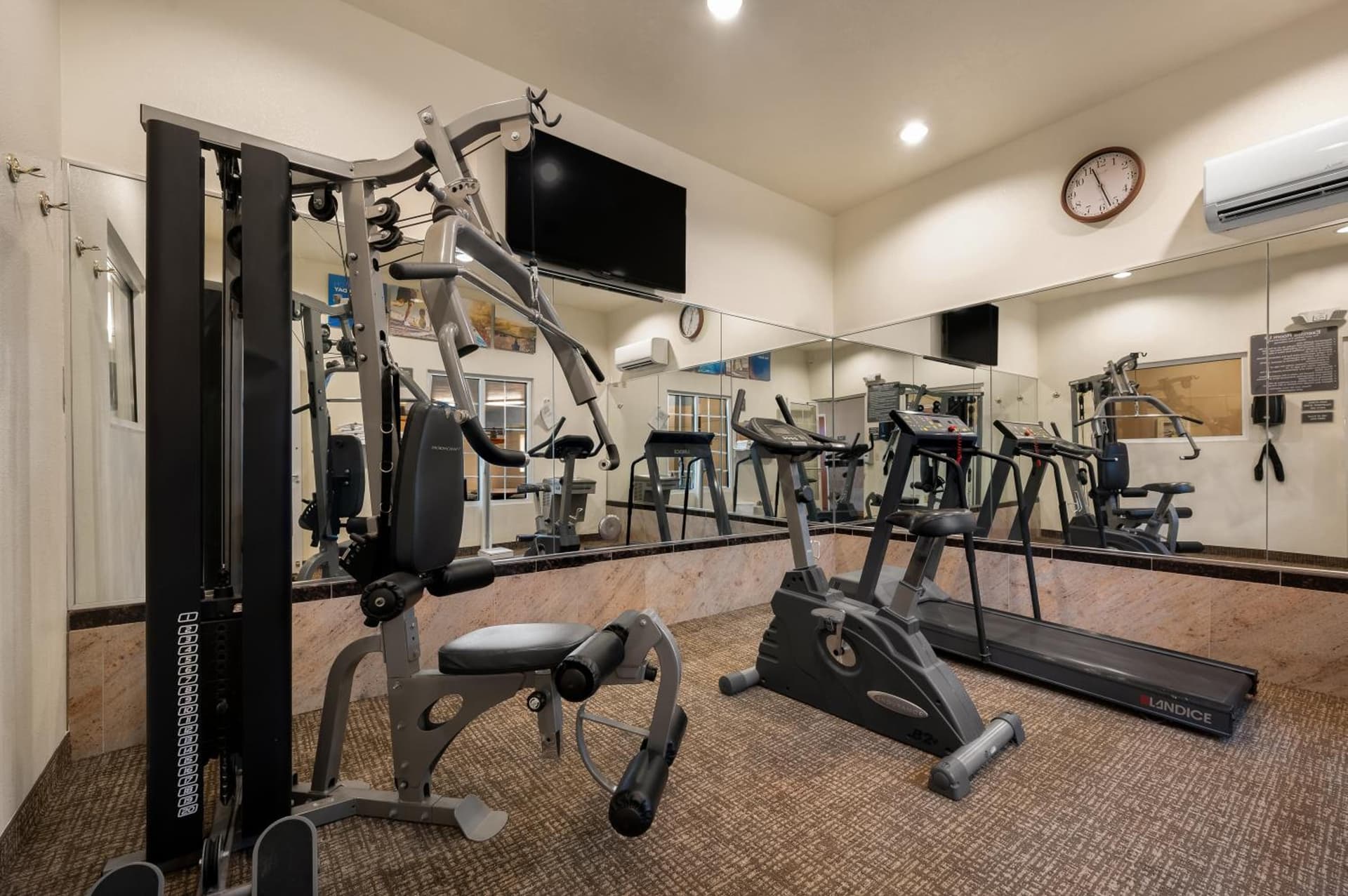 Comfort Inn & Suites Fenton gallery photo in Fenton, MI — image 19