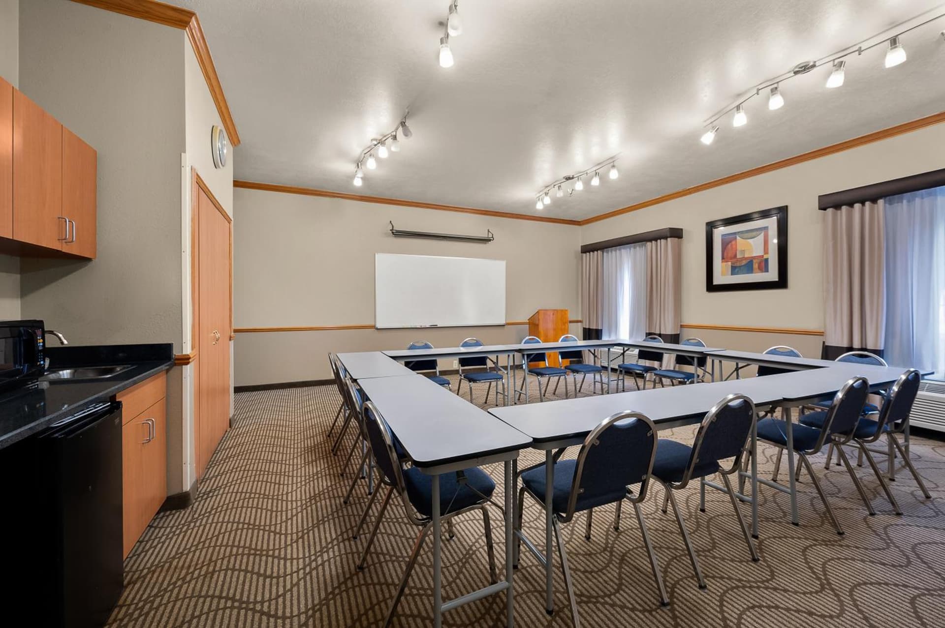Comfort Inn & Suites Fenton gallery photo in Fenton, MI — image 4