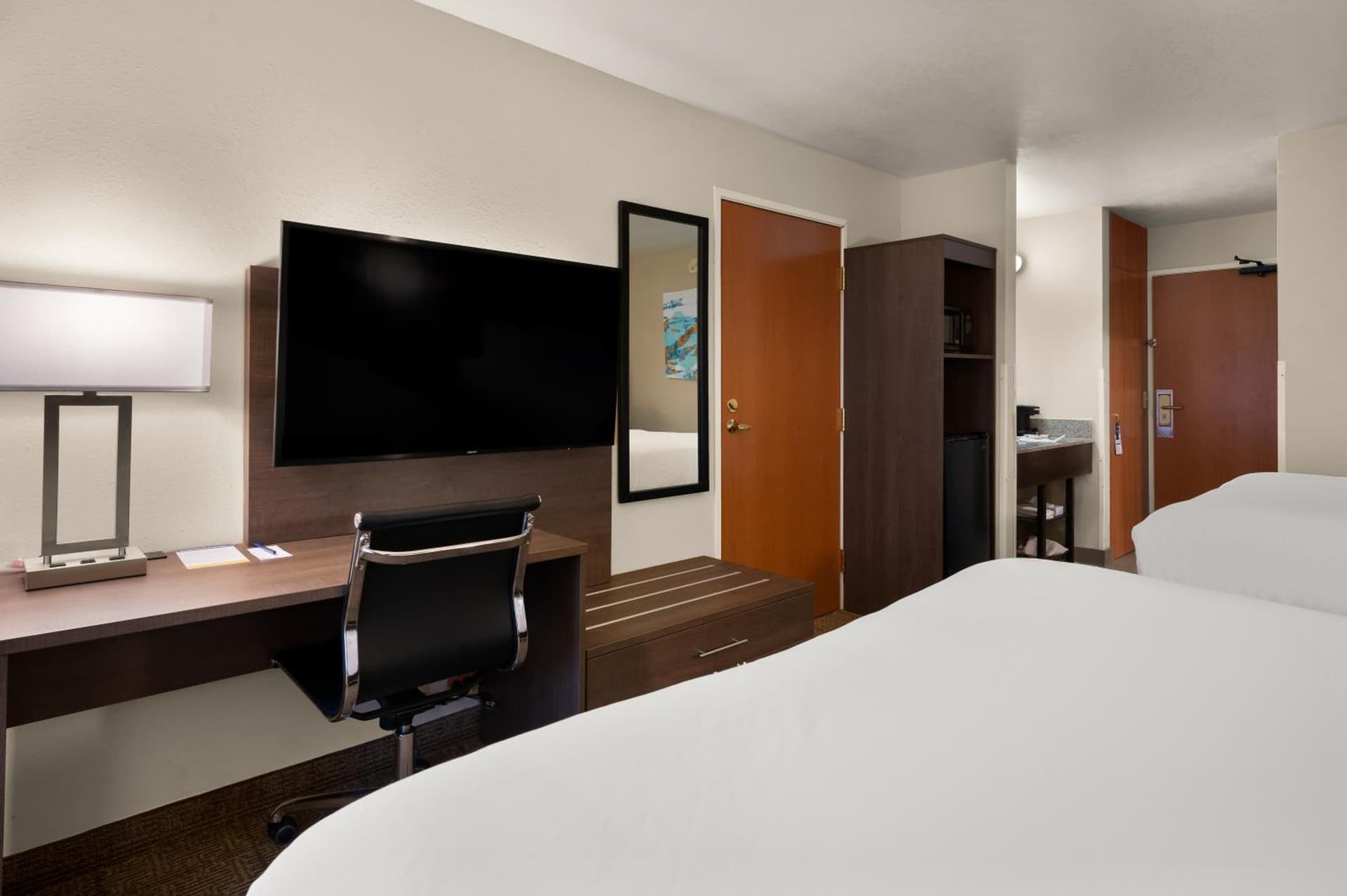 Comfort Inn & Suites Fenton interior in Fenton, MI — gallery photo 2