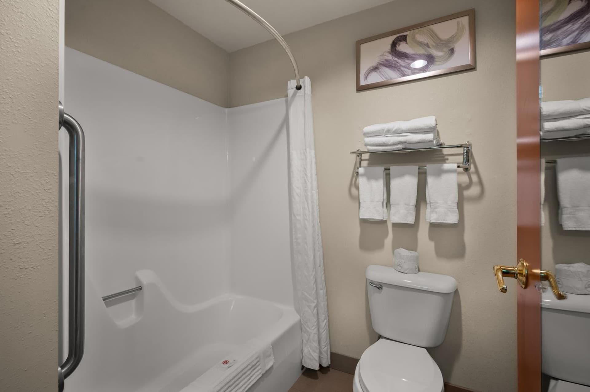 Comfort Inn & Suites Fenton gallery photo in Fenton, MI — image 28