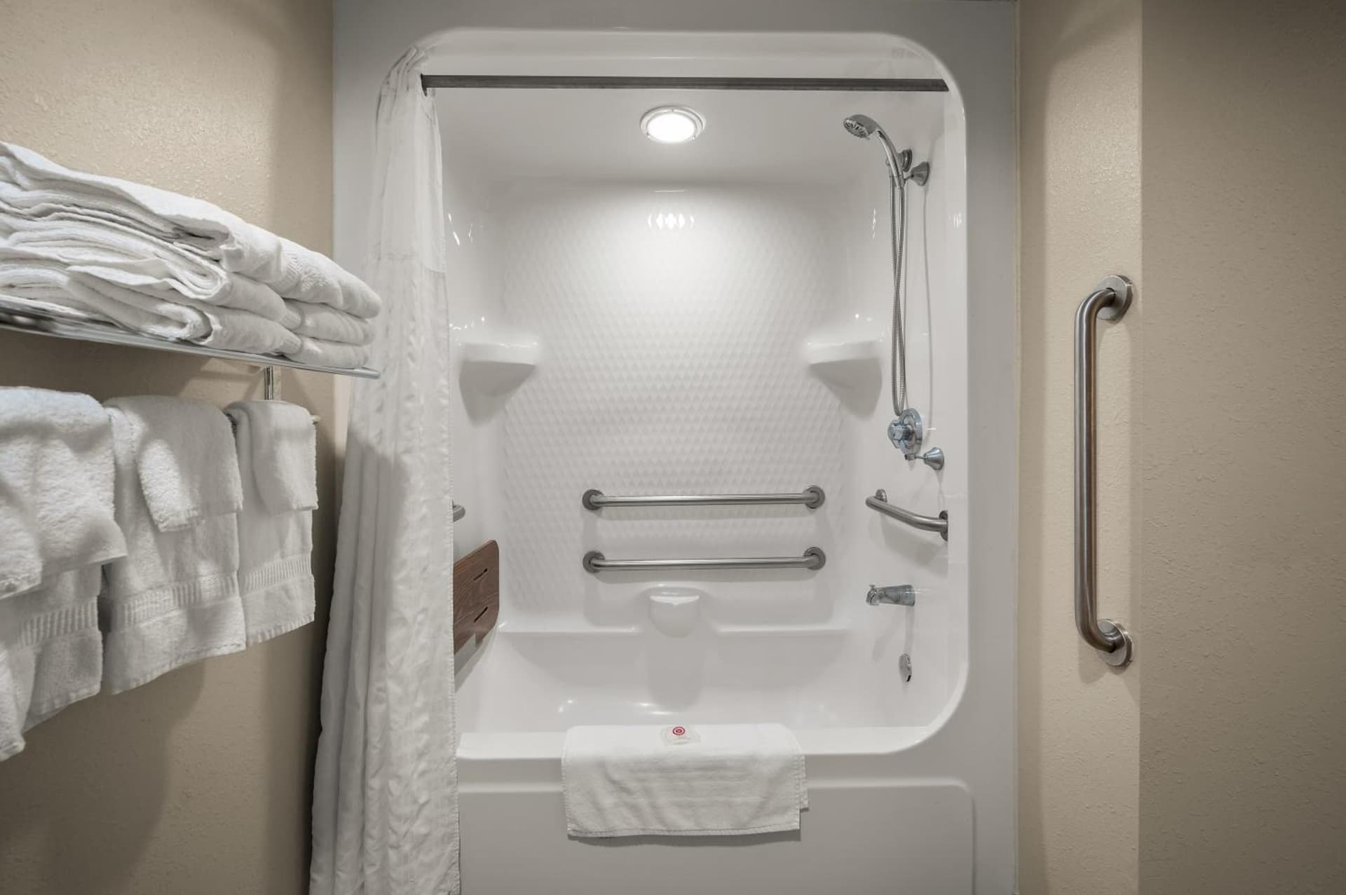 Comfort Inn & Suites Fenton gallery photo in Fenton, MI — image 33