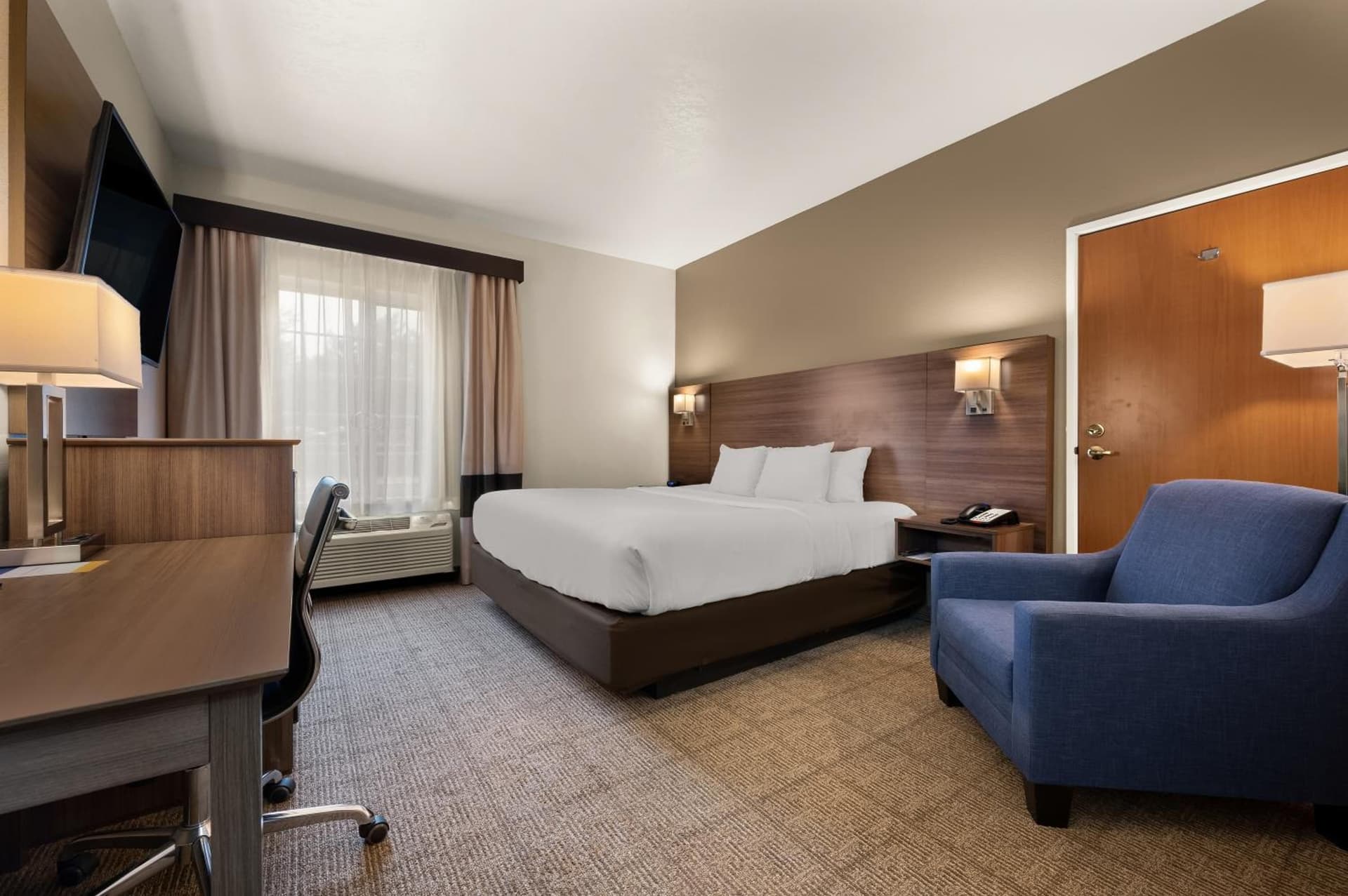 Comfort Inn & Suites Fenton property views in Fenton, MI — gallery photo 3