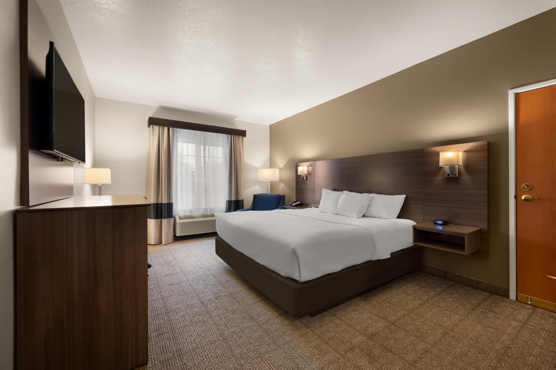 Comfort Inn & Suites Fenton gallery photo in Fenton, MI — image 11