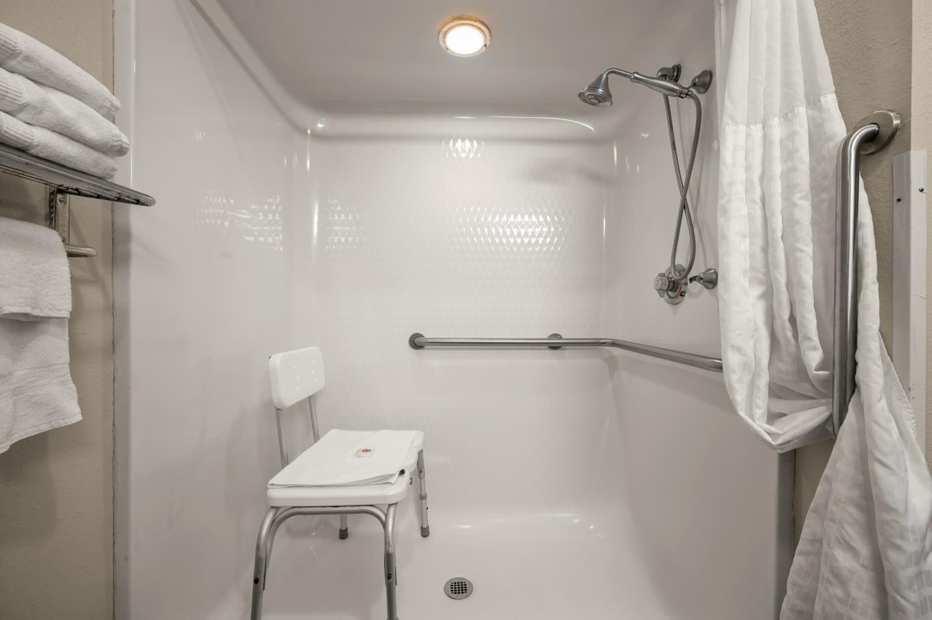 Comfort Inn & Suites Fenton gallery photo in Fenton, MI — image 20