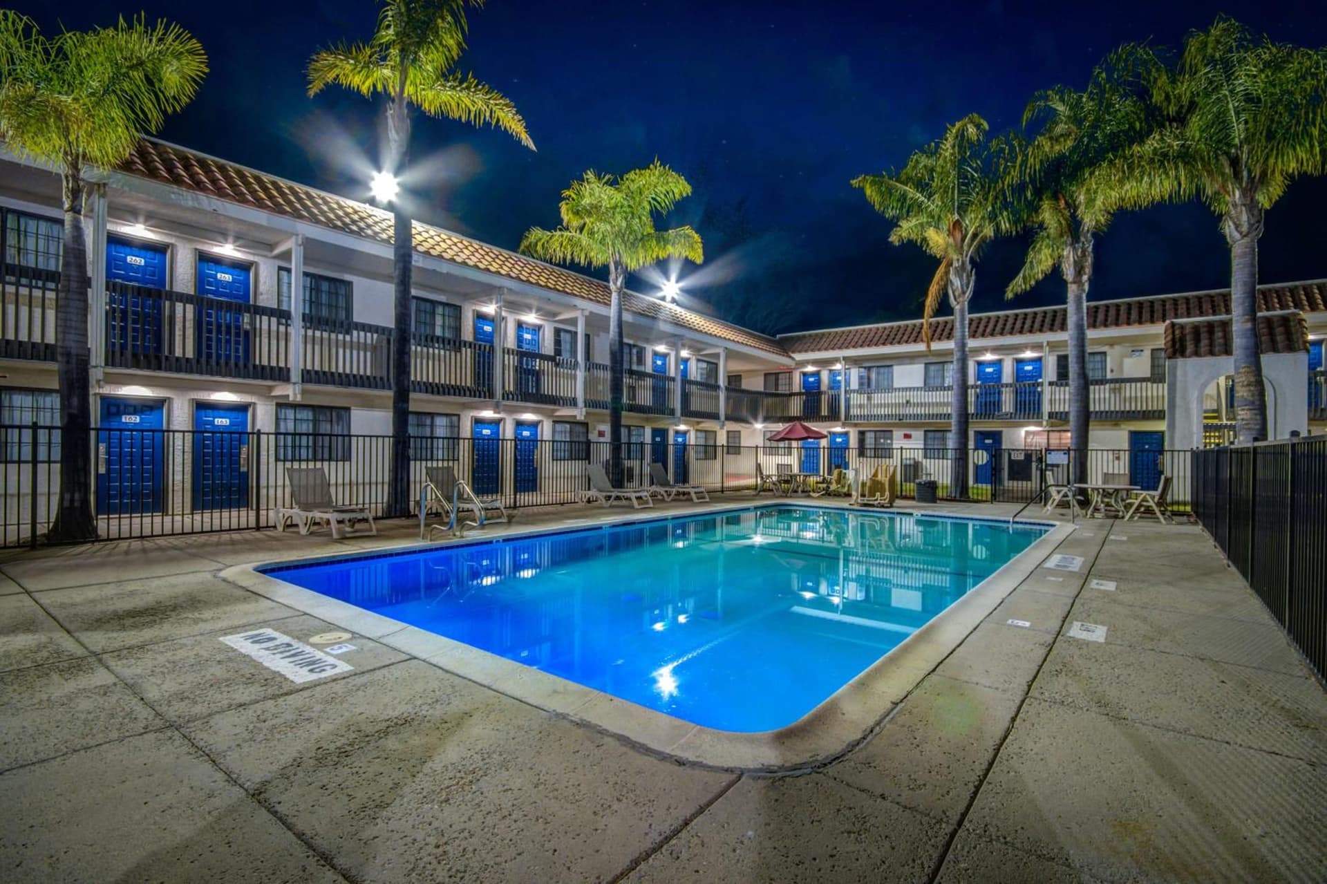Motel 6-Lompoc, CA interior in Lompoc, CA — gallery photo 2