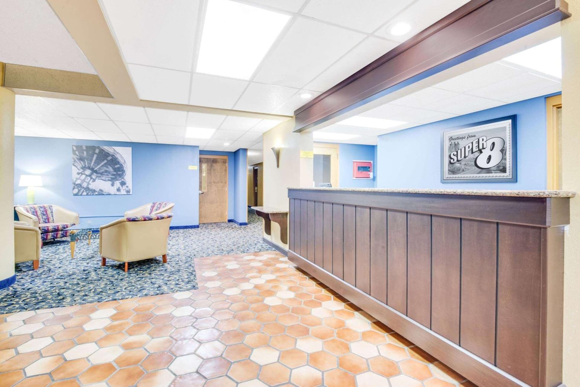 Super 8 by Wyndham Port Clinton interior in Port Clinton, OH — gallery photo 2