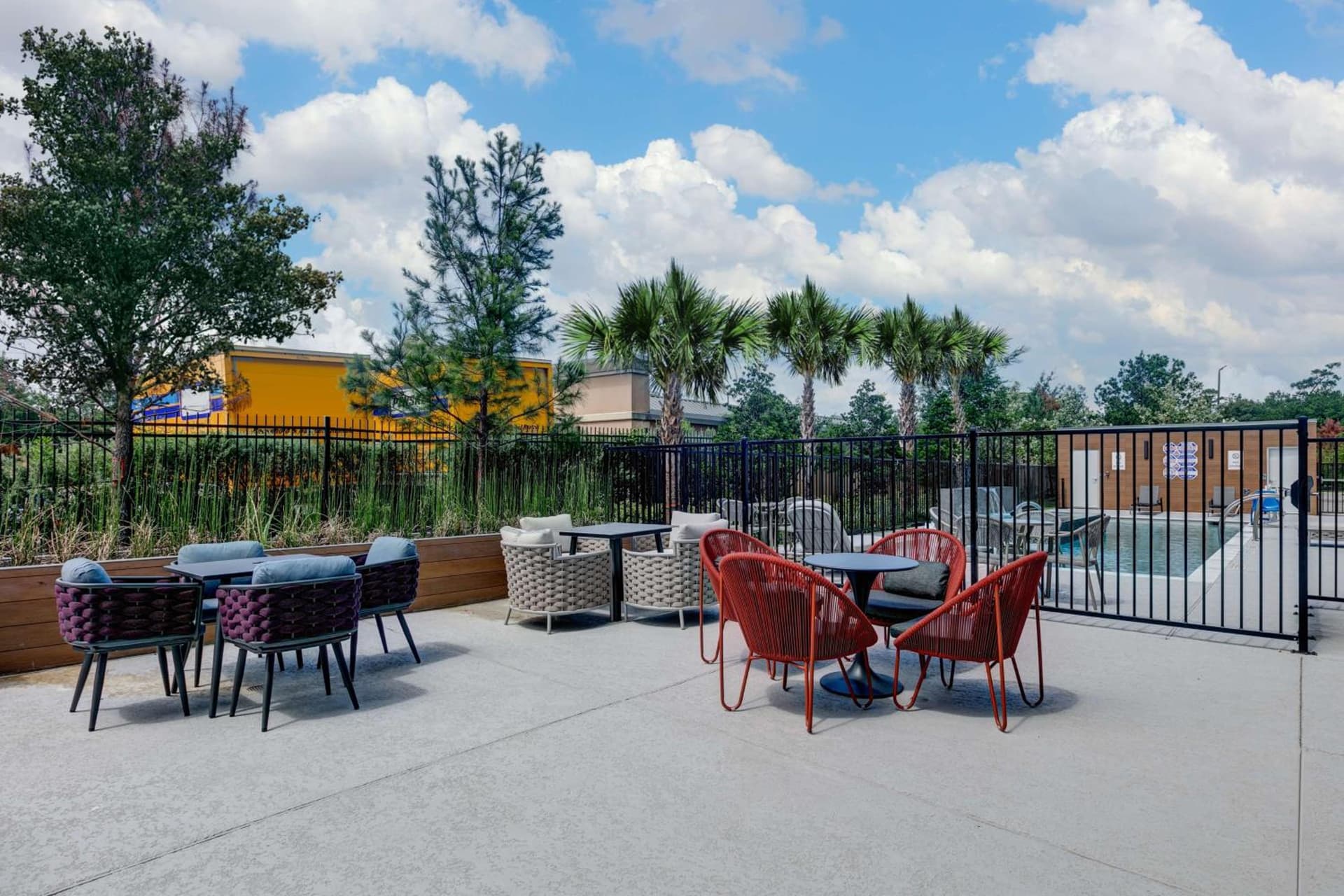 Hampton Inn & Suites by Hilton Shenandoah The Woodlands interior in The Woodlands, TX — gallery photo 2