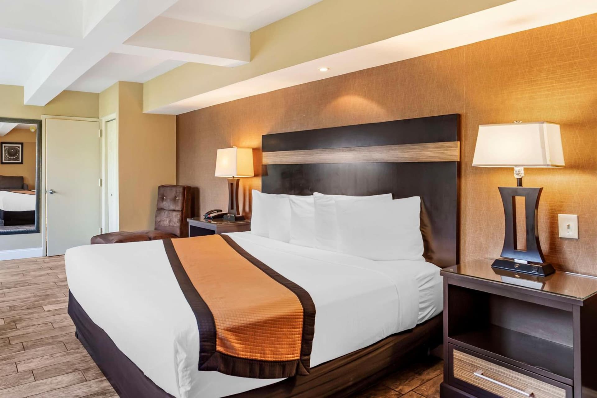 Aiden by Best Western Newark Airport interior in Newark, NJ — gallery photo 2