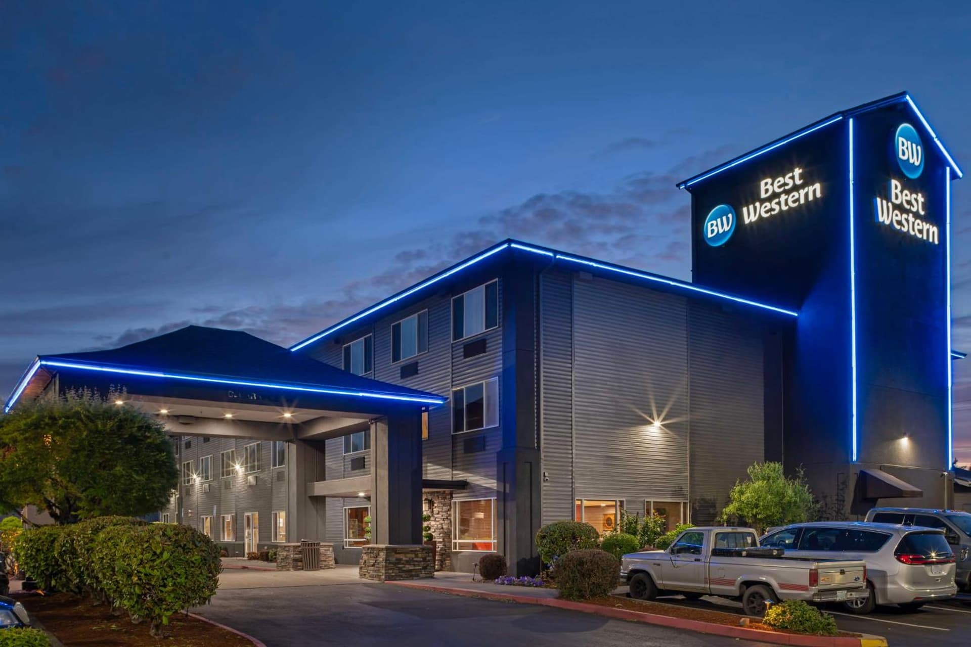 Best Western Cascade Inn & Suites featured exterior or lobby in Troutdale, OR — similar hotel