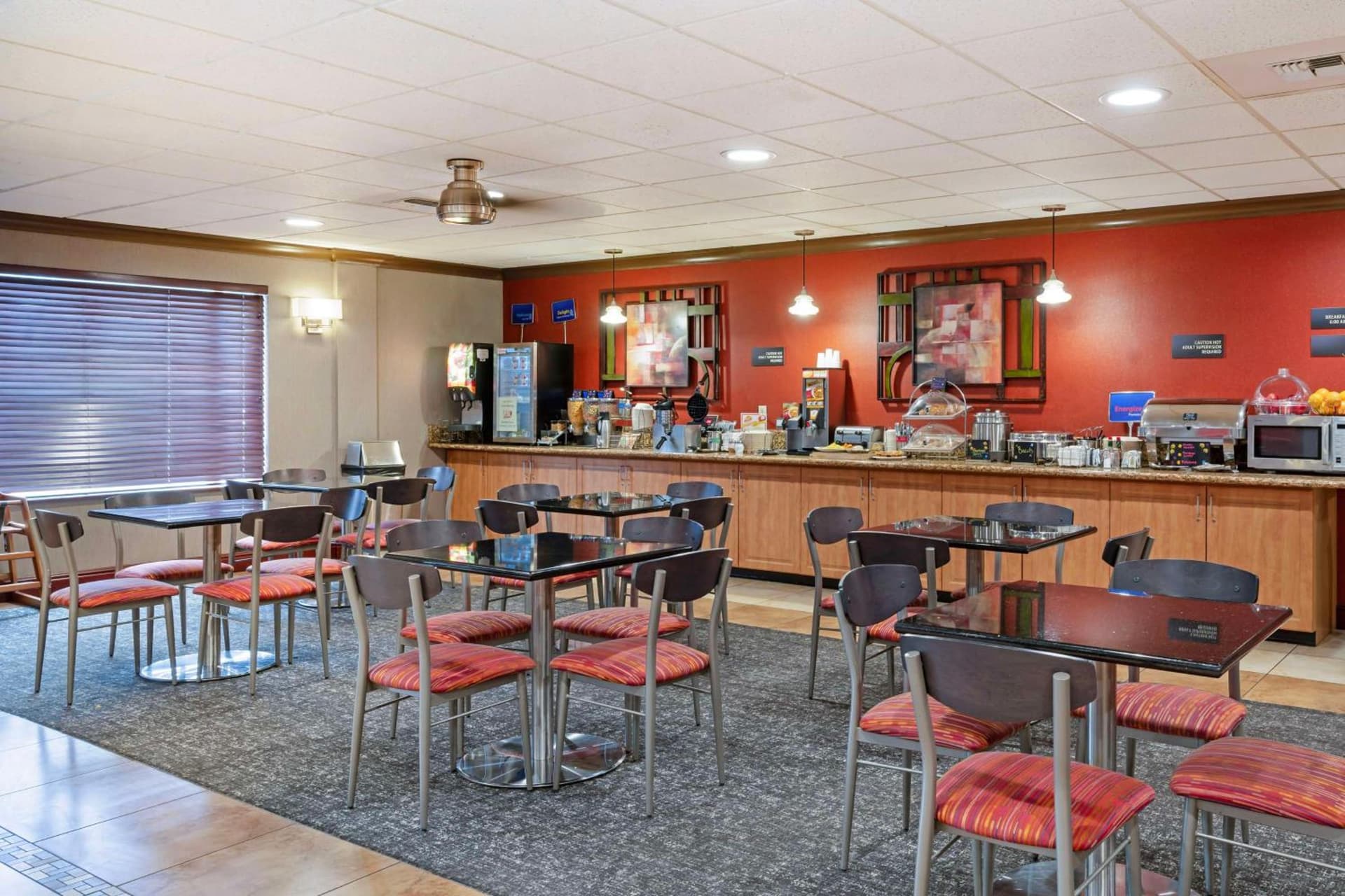 Best Western Cascade Inn & Suites gallery photo in Troutdale, OR — image 40