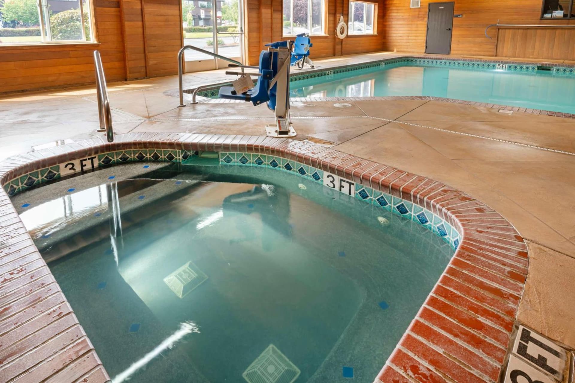 Best Western Cascade Inn & Suites gallery photo in Troutdale, OR — image 7