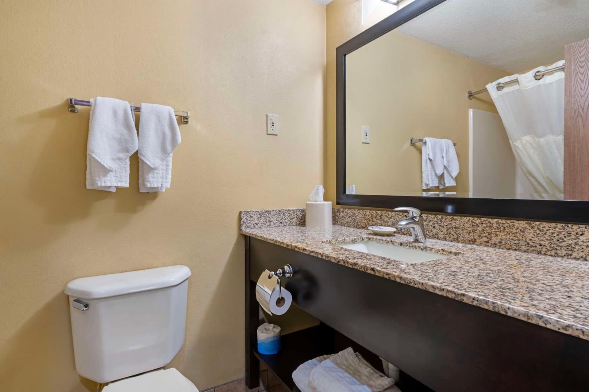 Best Western Cascade Inn & Suites gallery photo in Troutdale, OR — image 28