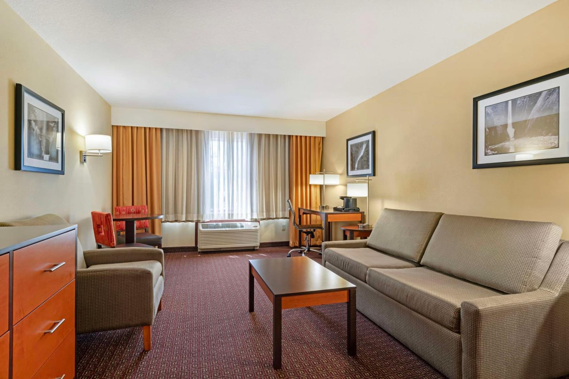 Best Western Cascade Inn & Suites gallery photo in Troutdale, OR — image 17