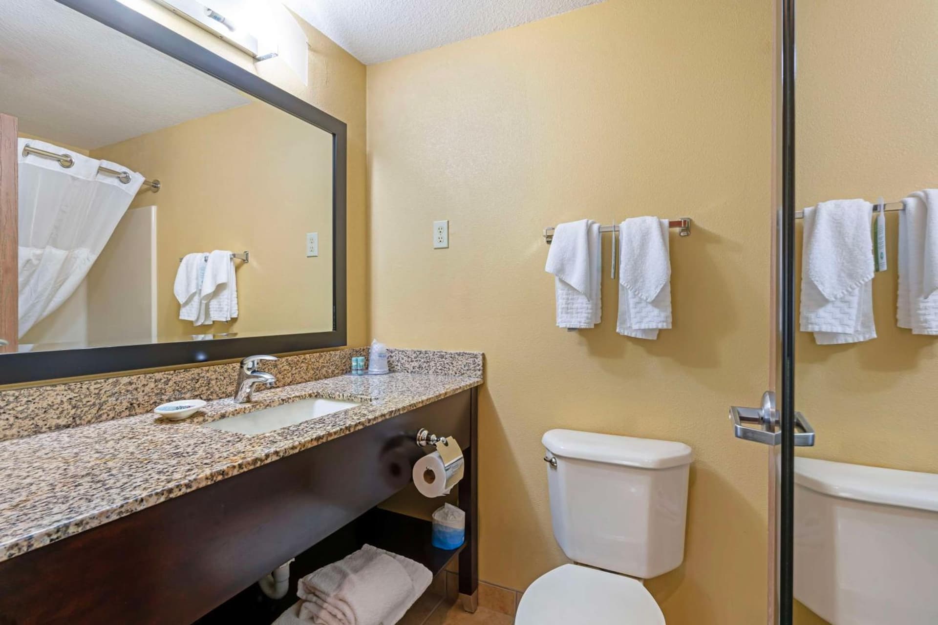 Best Western Cascade Inn & Suites gallery photo in Troutdale, OR — image 9