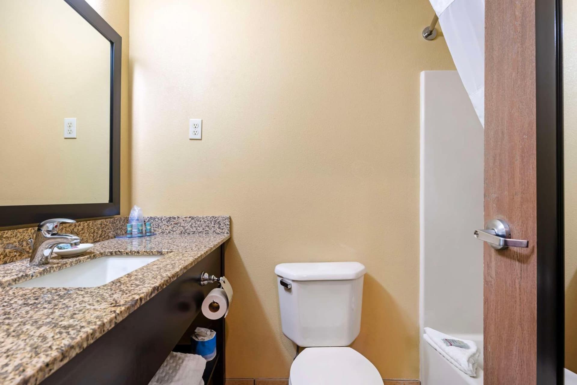 Best Western Cascade Inn & Suites gallery photo in Troutdale, OR — image 11