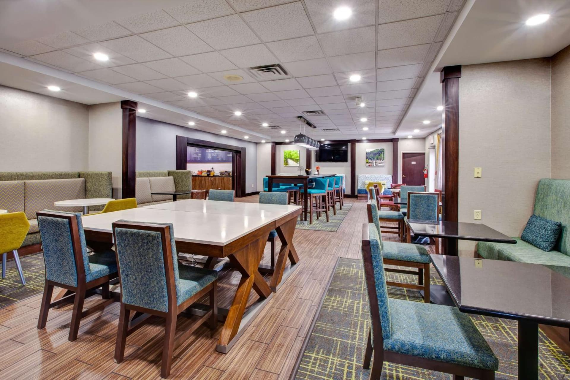 Hampton Inn & Suites Cleveland-Airport/Middleburg Heights gallery photo in Middleburg Heights, OH — image 17