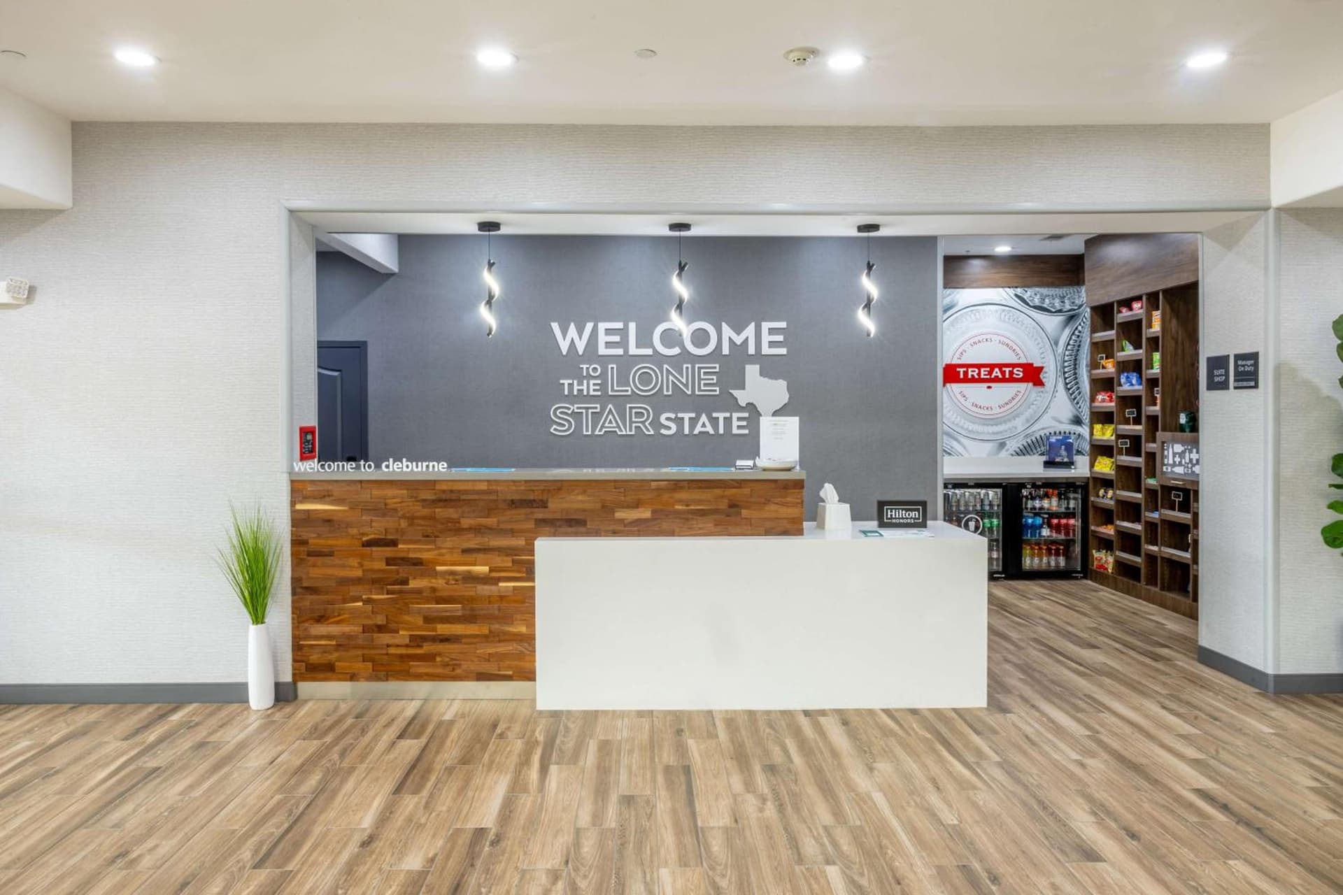 Hampton Inn & Suites Cleburne interior in Cleburne, TX — gallery photo 2