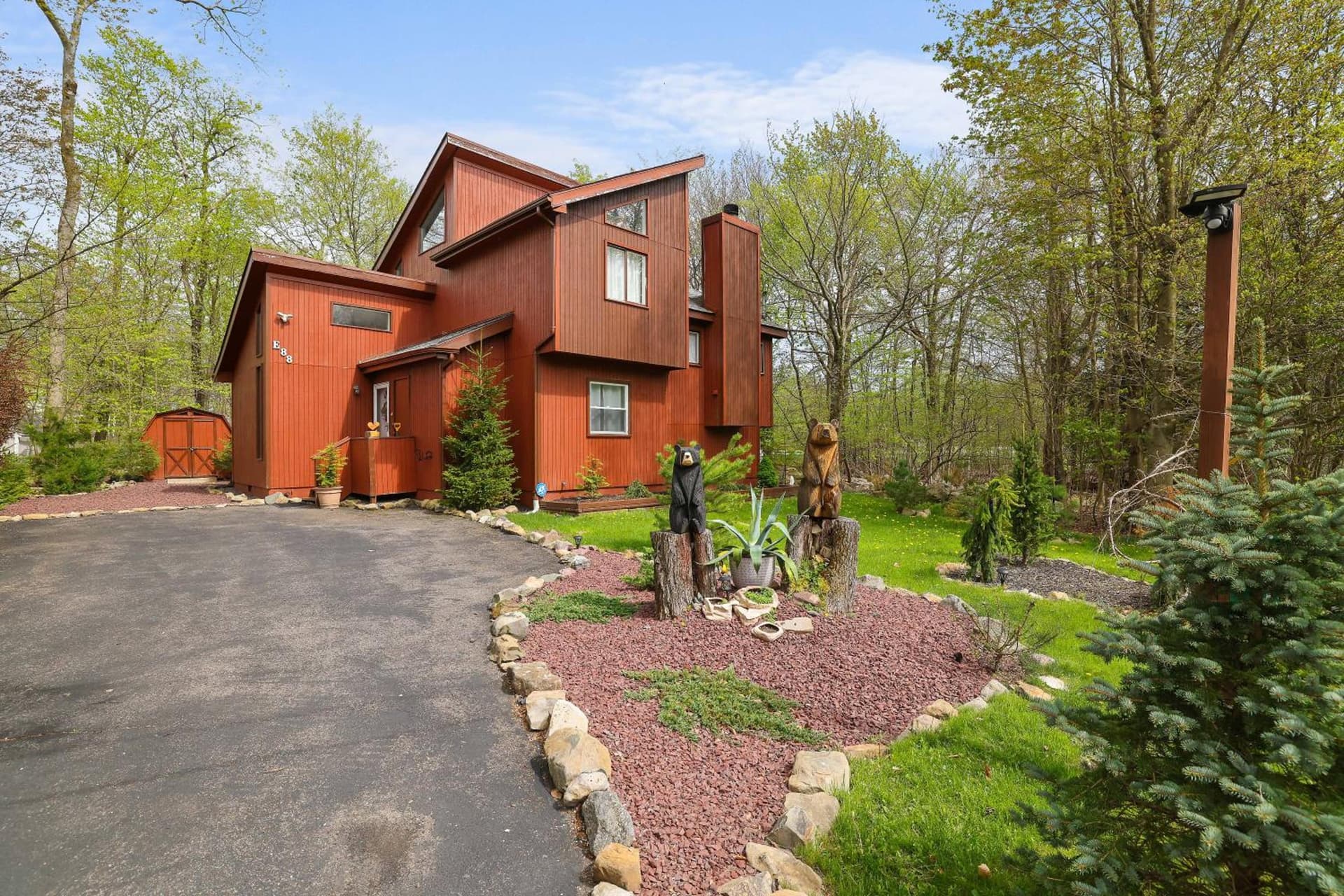 Modern lodge Close to all attractions interior in Tobyhanna — gallery photo 2
