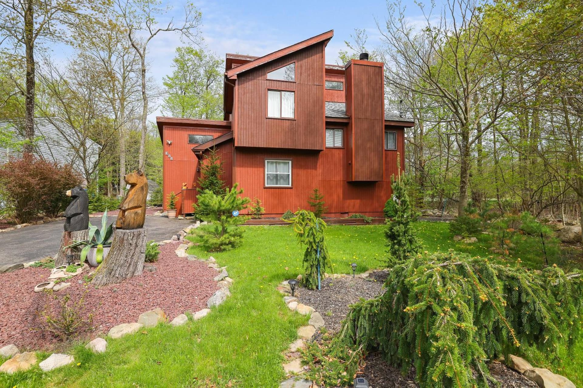 Modern lodge Close to all attractions featured exterior or lobby in Tobyhanna — similar hotel