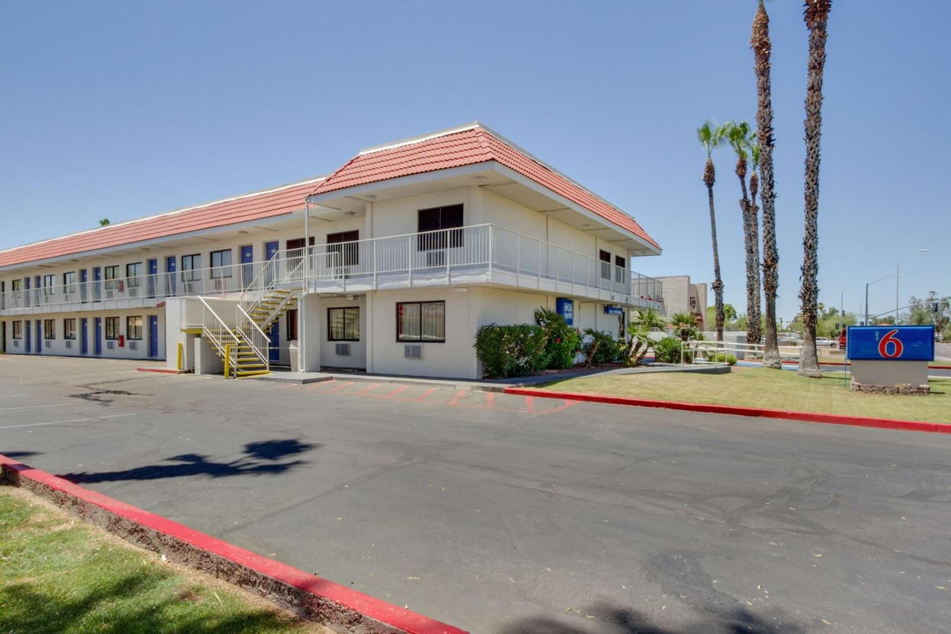 Motel 6-Tempe, AZ - Broadway - ASU featured exterior or lobby in Tempe, AZ — similar hotel