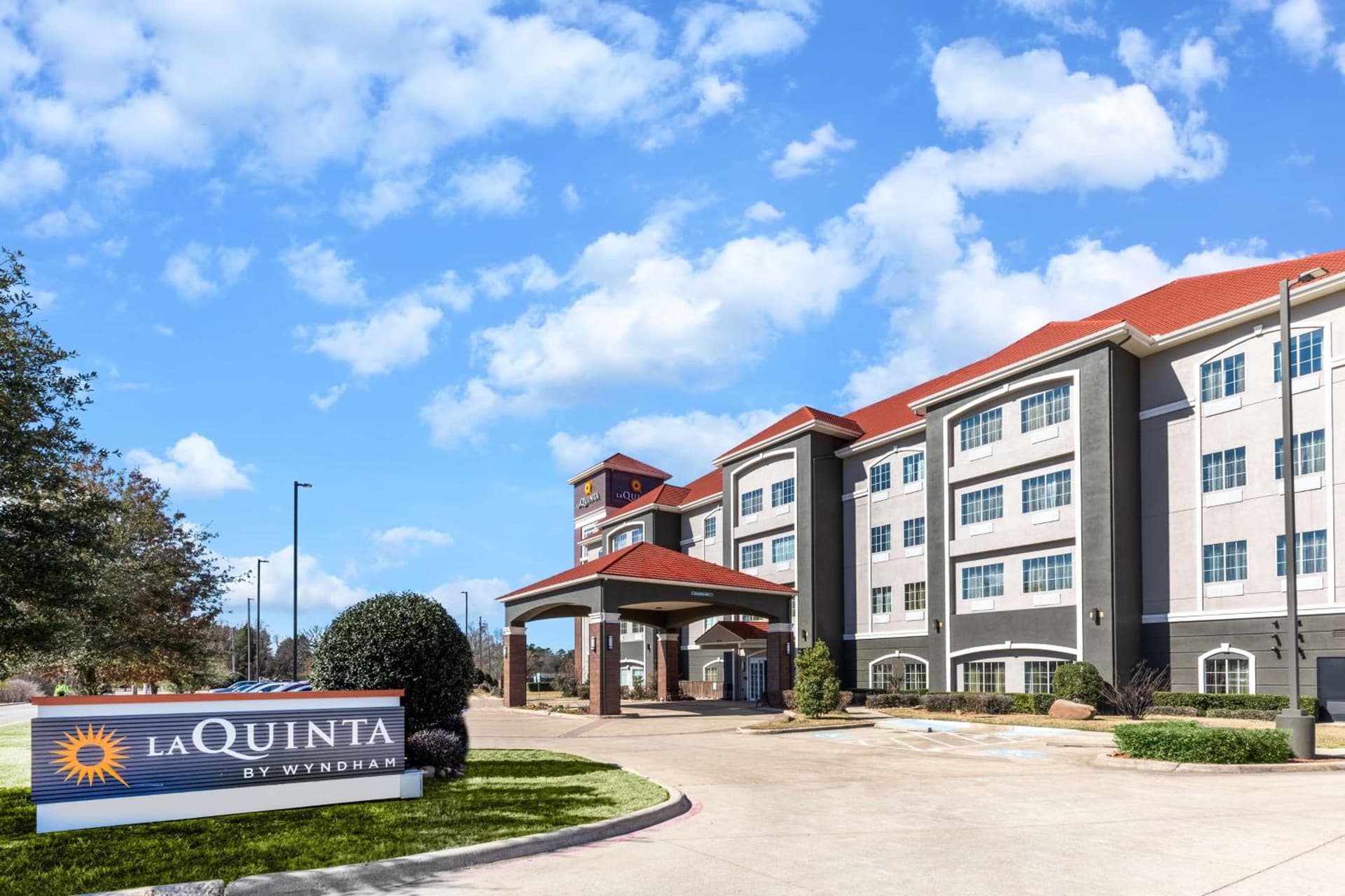 La Quinta by Wyndham Mt. Pleasant featured exterior or lobby in Mount Pleasant, TX — similar hotel