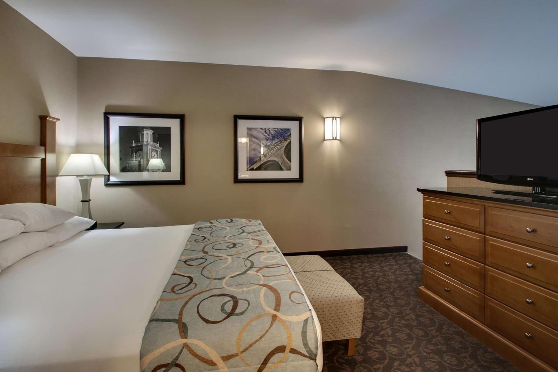 Drury Plaza Hotel Broadview Wichita gallery photo in Wichita, KS — image 68