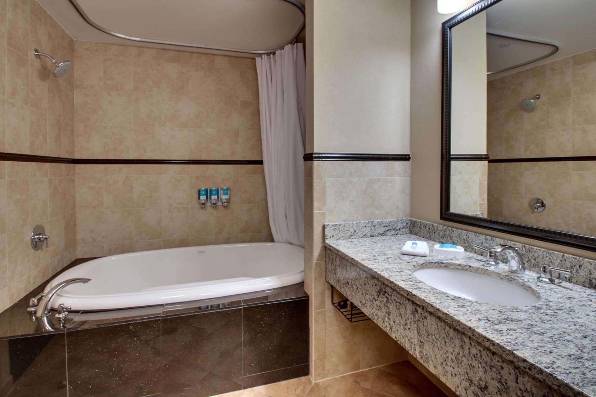 Drury Plaza Hotel Broadview Wichita gallery photo in Wichita, KS — image 93