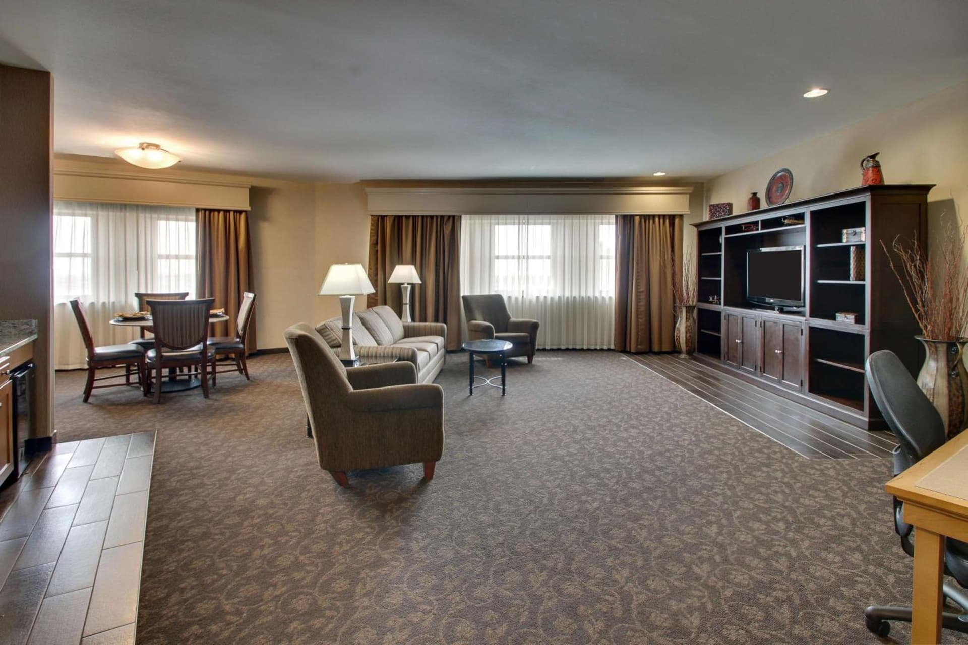 Drury Plaza Hotel Broadview Wichita gallery photo in Wichita, KS — image 100