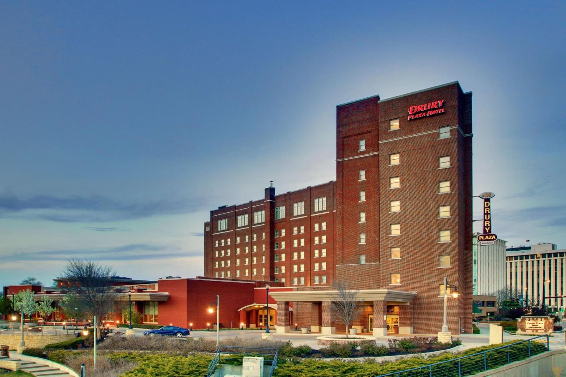 Drury Plaza Hotel Broadview Wichita gallery photo in Wichita, KS — image 57