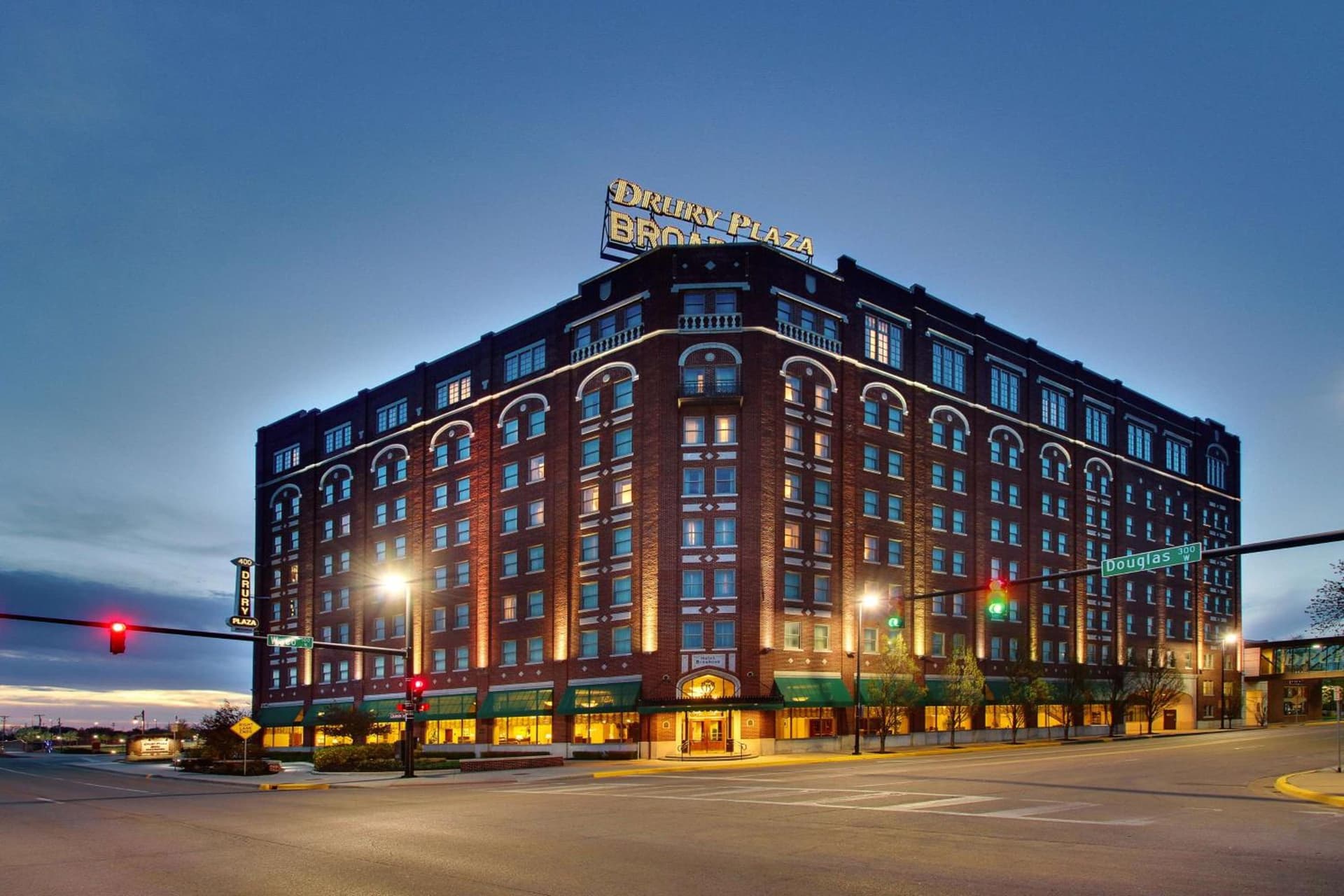 Drury Plaza Hotel Broadview Wichita gallery photo in Wichita, KS — image 66