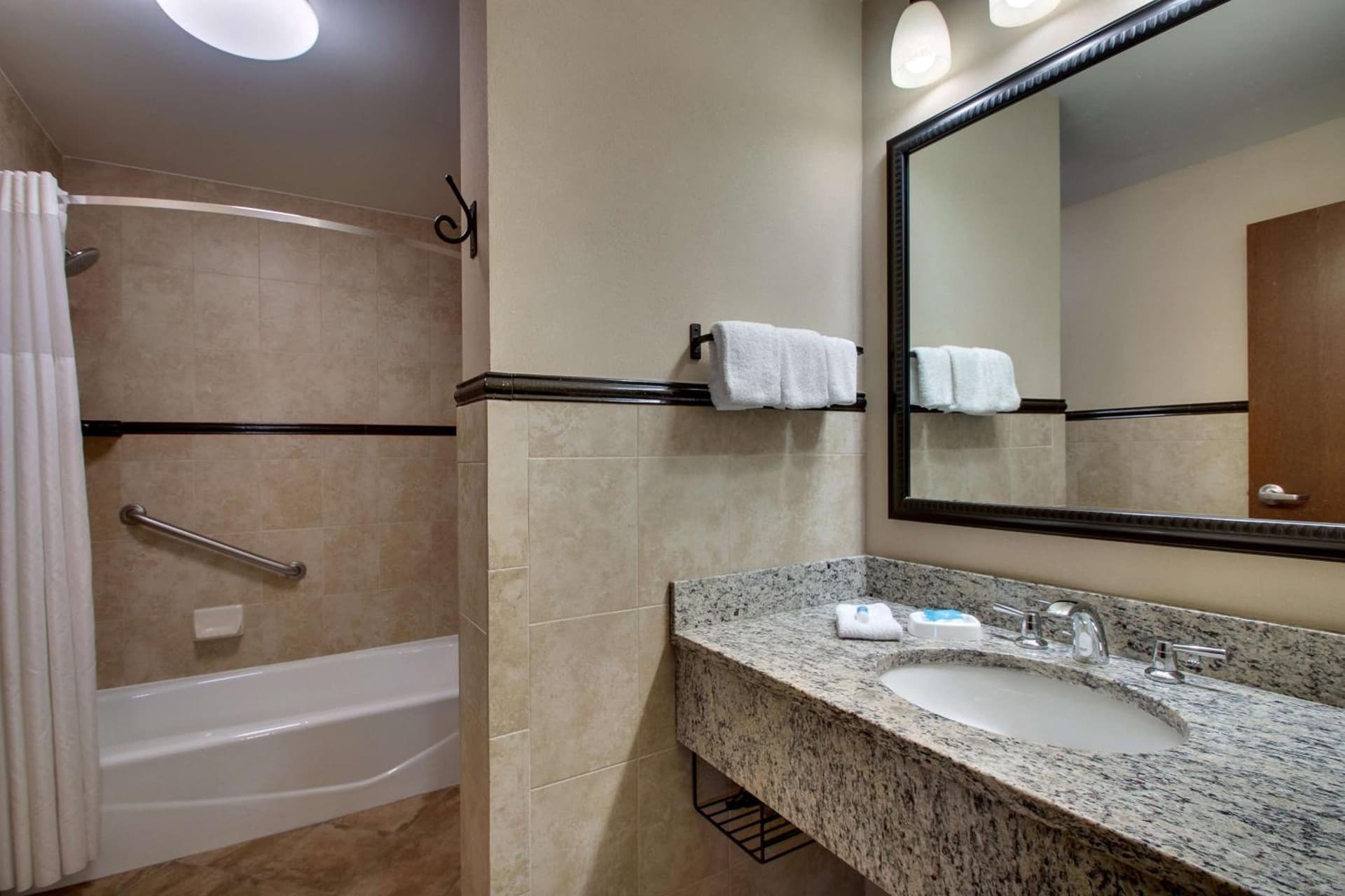 Drury Plaza Hotel Broadview Wichita gallery photo in Wichita, KS — image 45