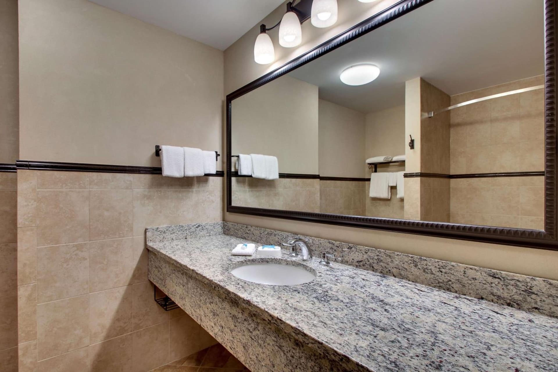 Drury Plaza Hotel Broadview Wichita gallery photo in Wichita, KS — image 65