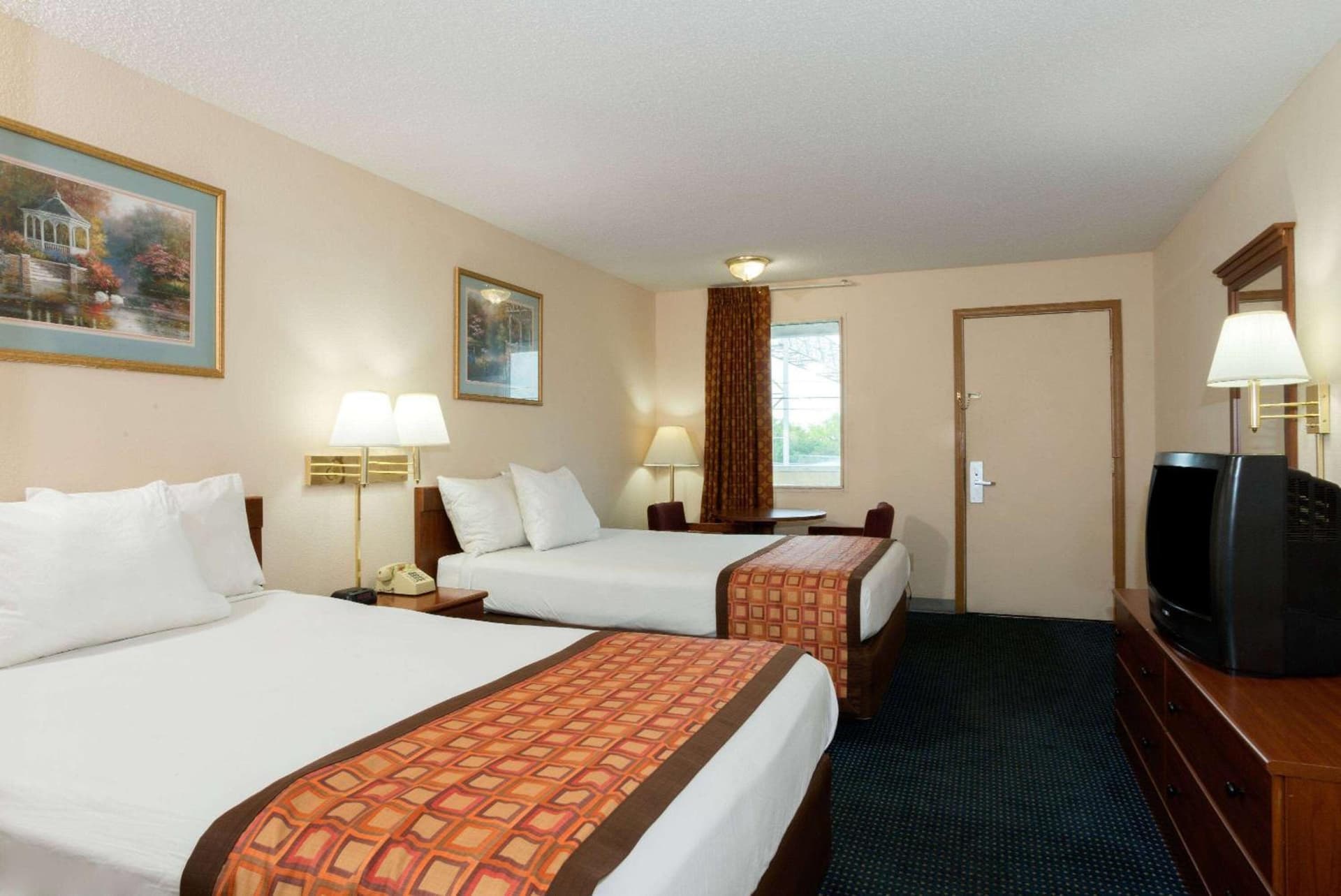 Days Inn by Wyndham Indianapolis East Post Road interior in Indianapolis, IN — gallery photo 2
