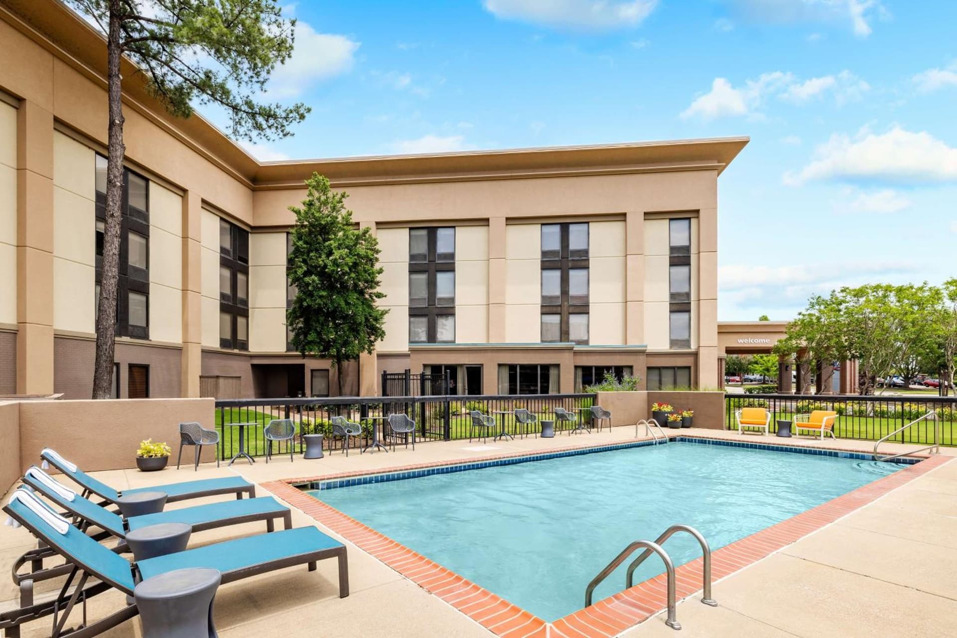 Hampton Inn Memphis-Walnut Grove/Baptist East interior in Memphis, TN — gallery photo 2