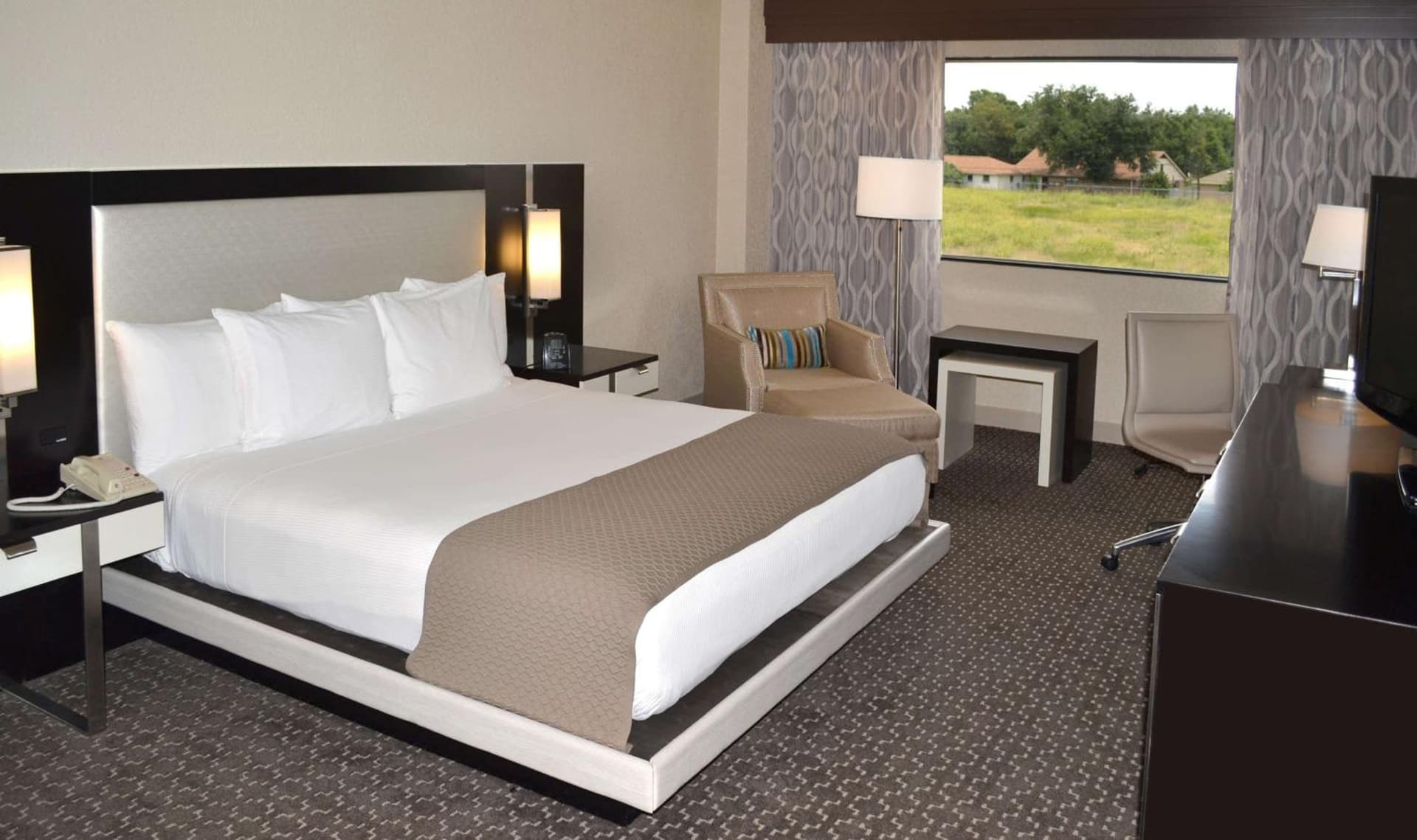 DoubleTree by Hilton Hotel Houston Hobby Airport gallery photo in Houston, TX — image 8