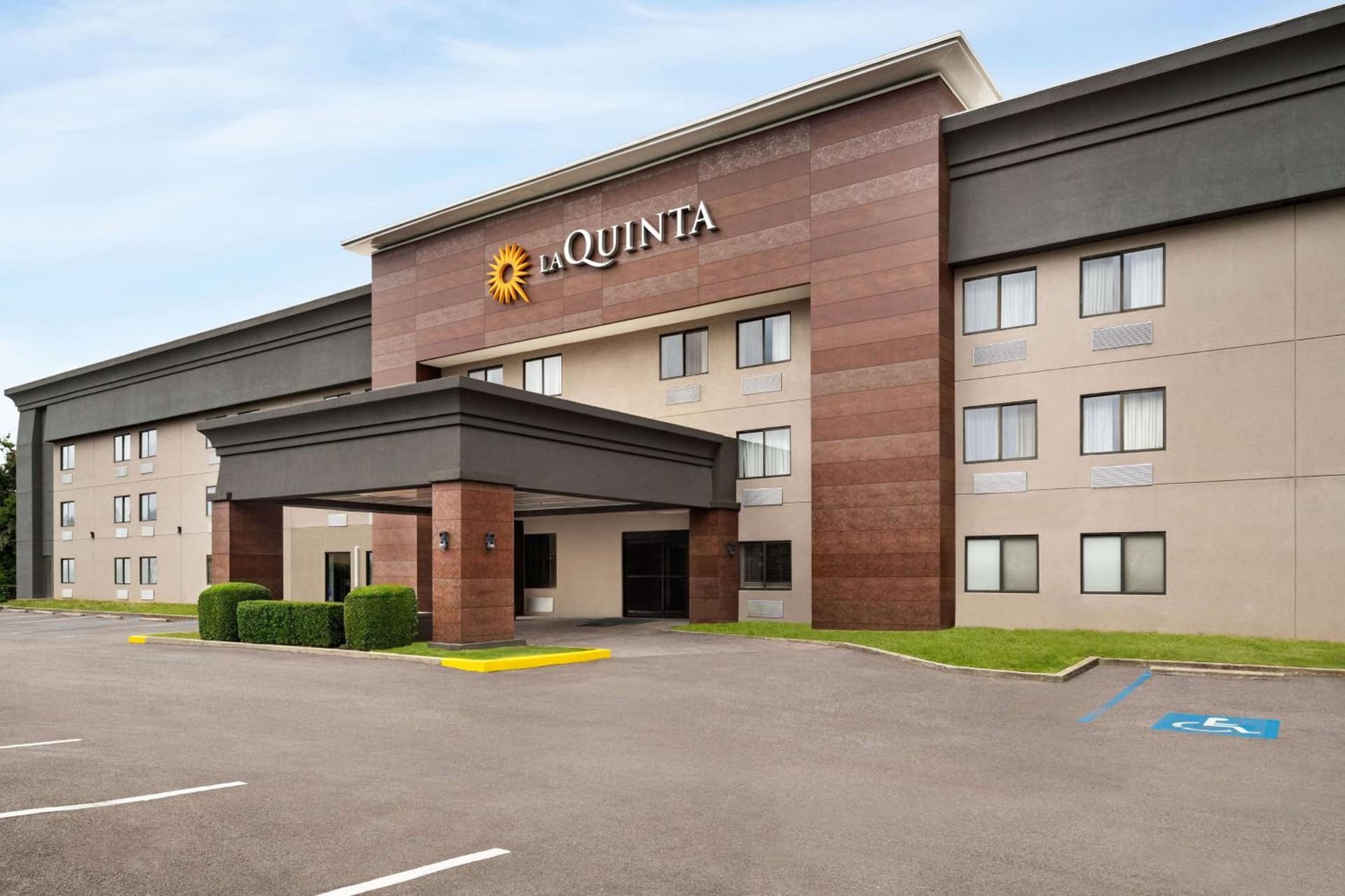La Quinta Inn Birmingham - Inverness featured exterior or lobby in Birmingham, AL — similar hotel