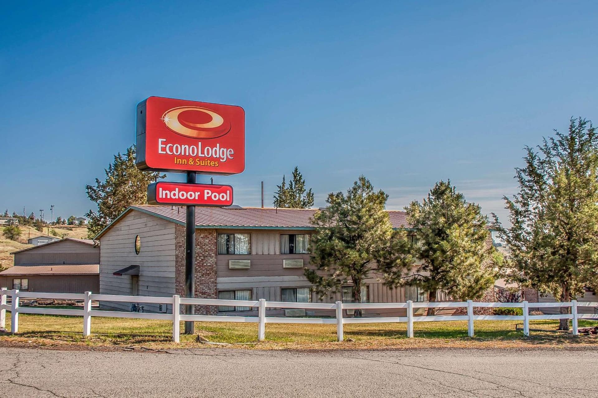 Econo Lodge Inn & Suites Madras — hotel in Madras, Oregon