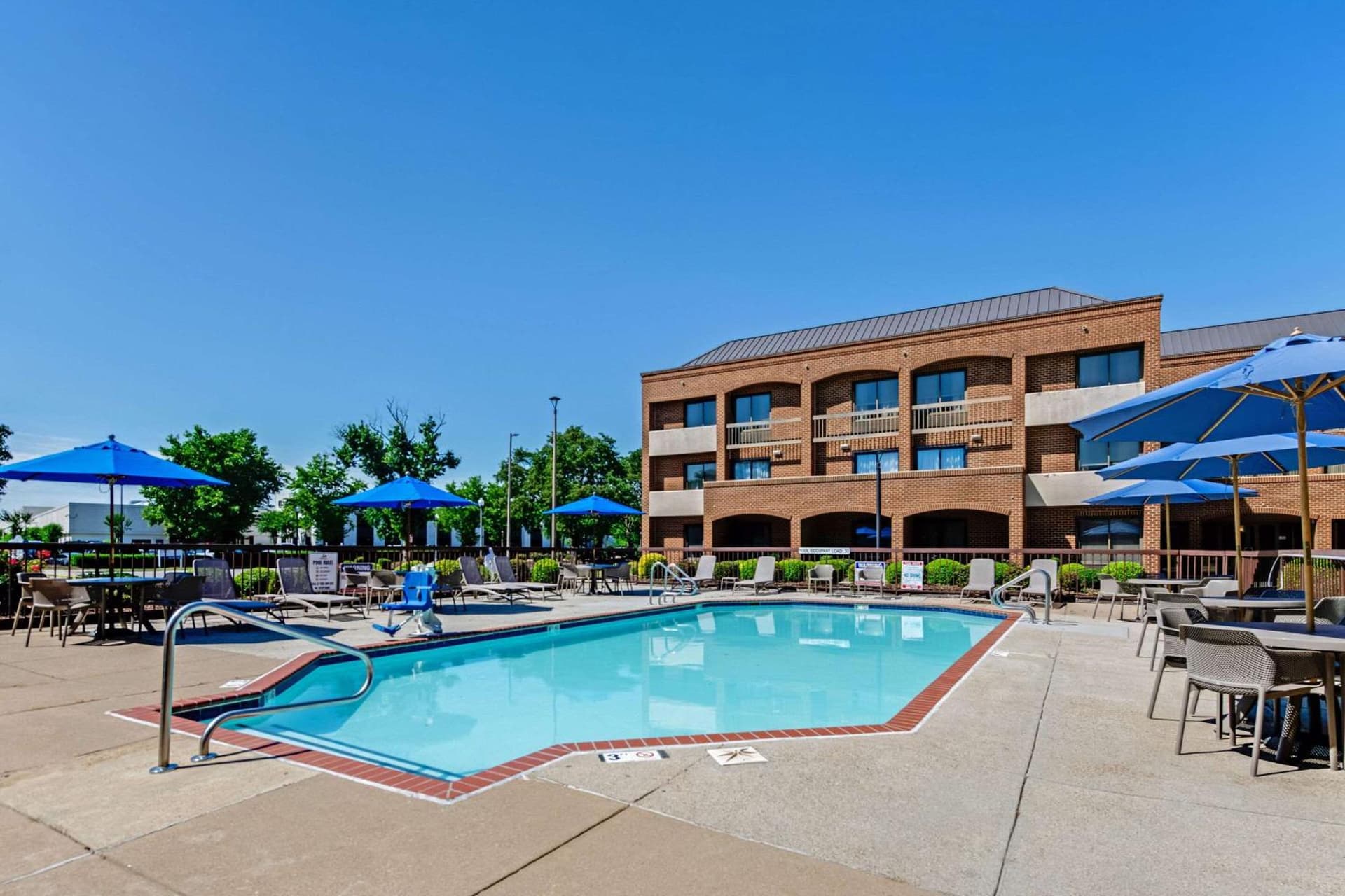 Comfort Suites Chesapeake - Norfolk property views in Chesapeake, VA — gallery photo 3