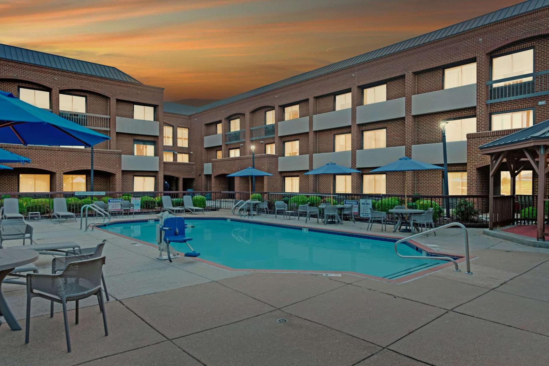 Comfort Suites Chesapeake - Norfolk interior in Chesapeake, VA — gallery photo 2
