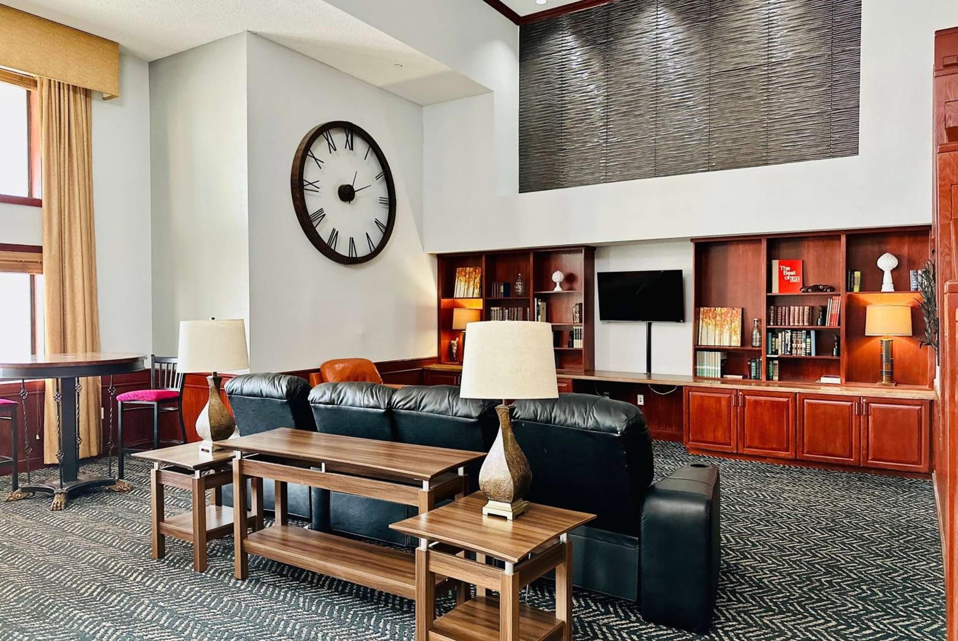 AmericInn by Wyndham Shakopee Near Canterbury Park interior in Shakopee, MN — gallery photo 2
