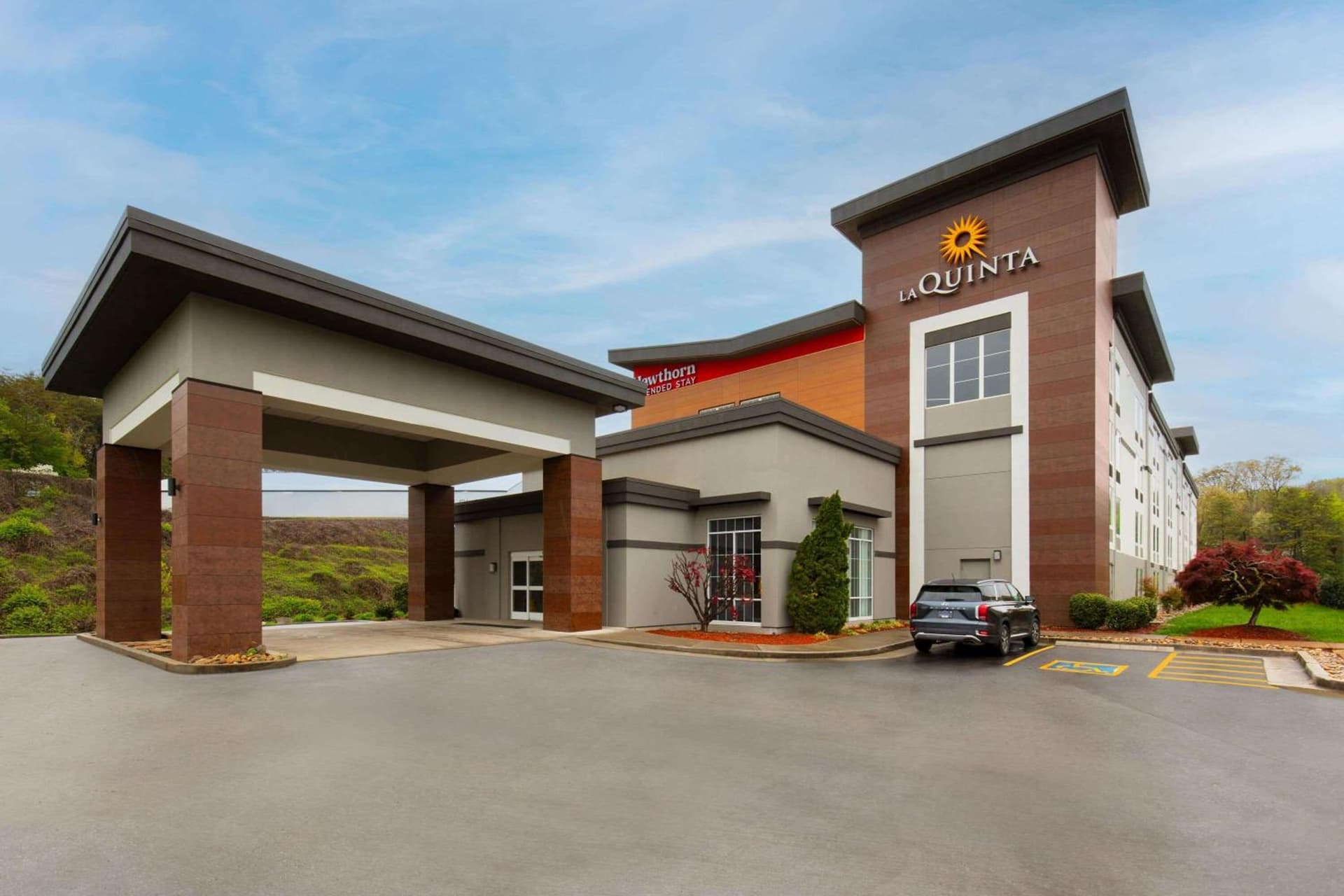 Hawthorn Extended Stay by Wyndham Knoxville interior in Knoxville, TN — gallery photo 2