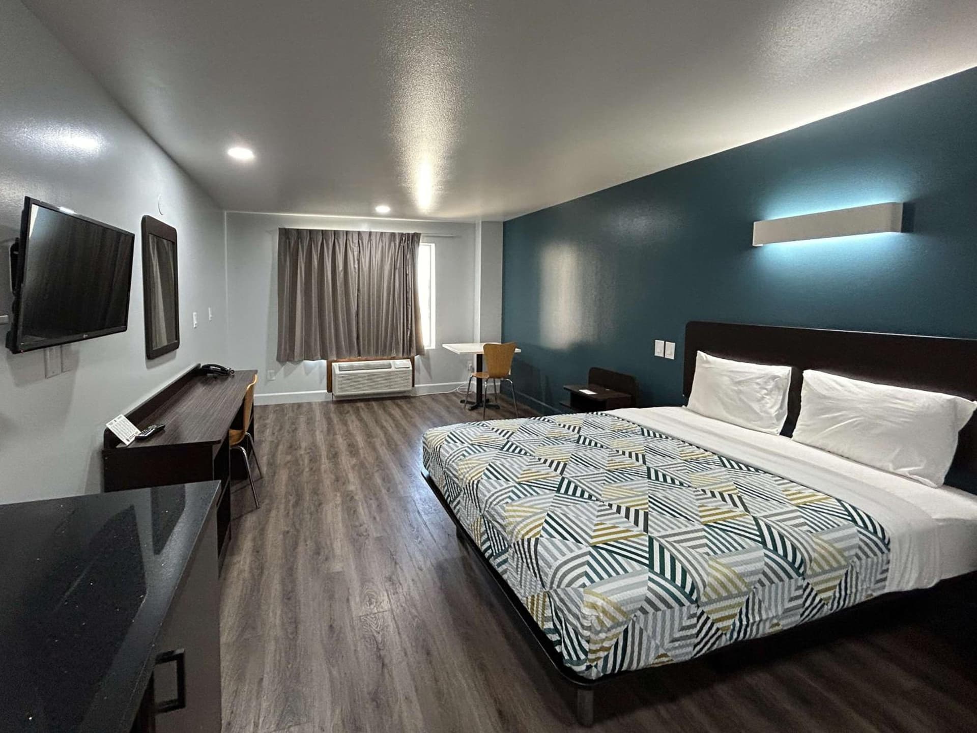 Studio 6 Suites Hesperia CA West Main Street I 15 gallery photo in Hesperia, CA — image 23
