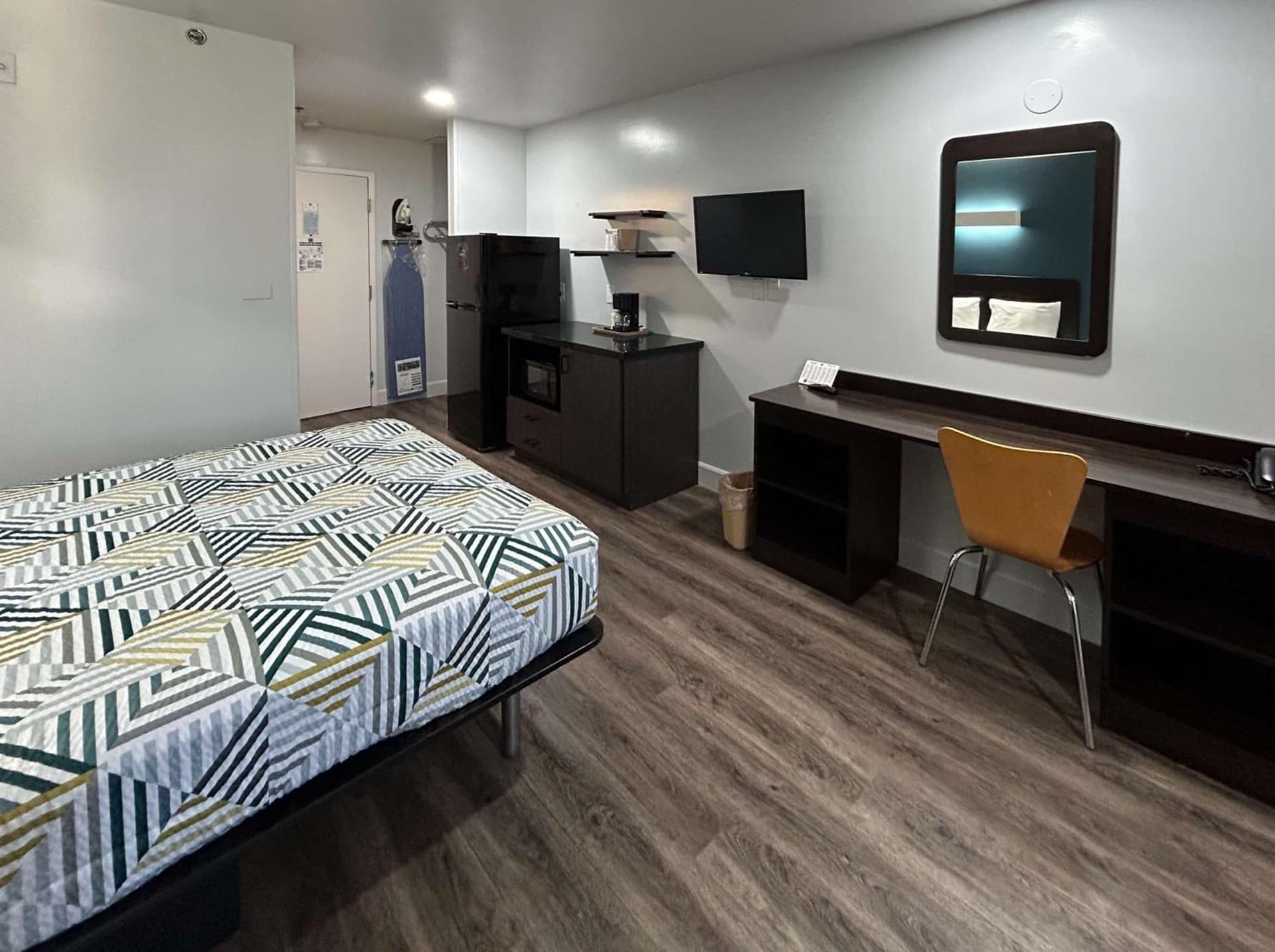 Studio 6 Suites Hesperia CA West Main Street I 15 gallery photo in Hesperia, CA — image 12