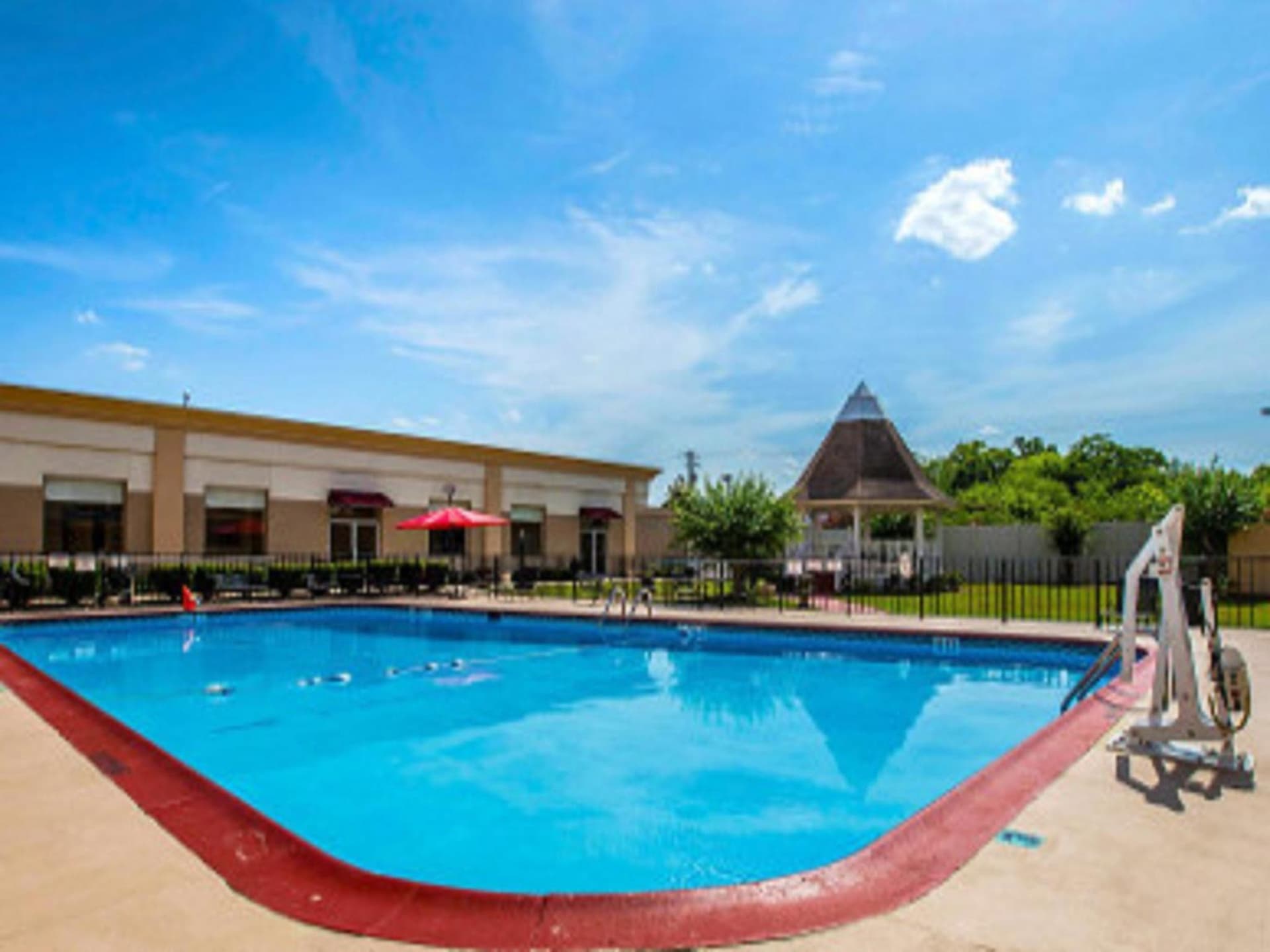 Ramada by Wyndham Birmingham Airport interior in Birmingham, AL — gallery photo 2
