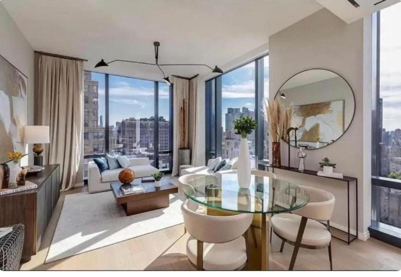Stunning views of Manhattan property views in New York, NY — gallery photo 3