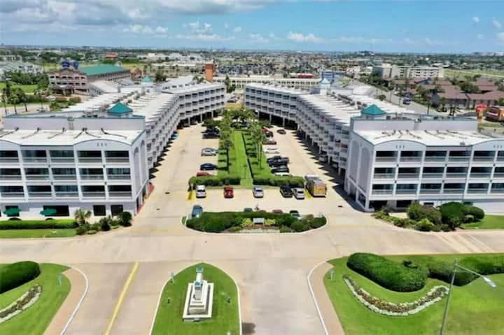Cozy Galveston Beach Front Condo property views in Galveston, TX — gallery photo 3