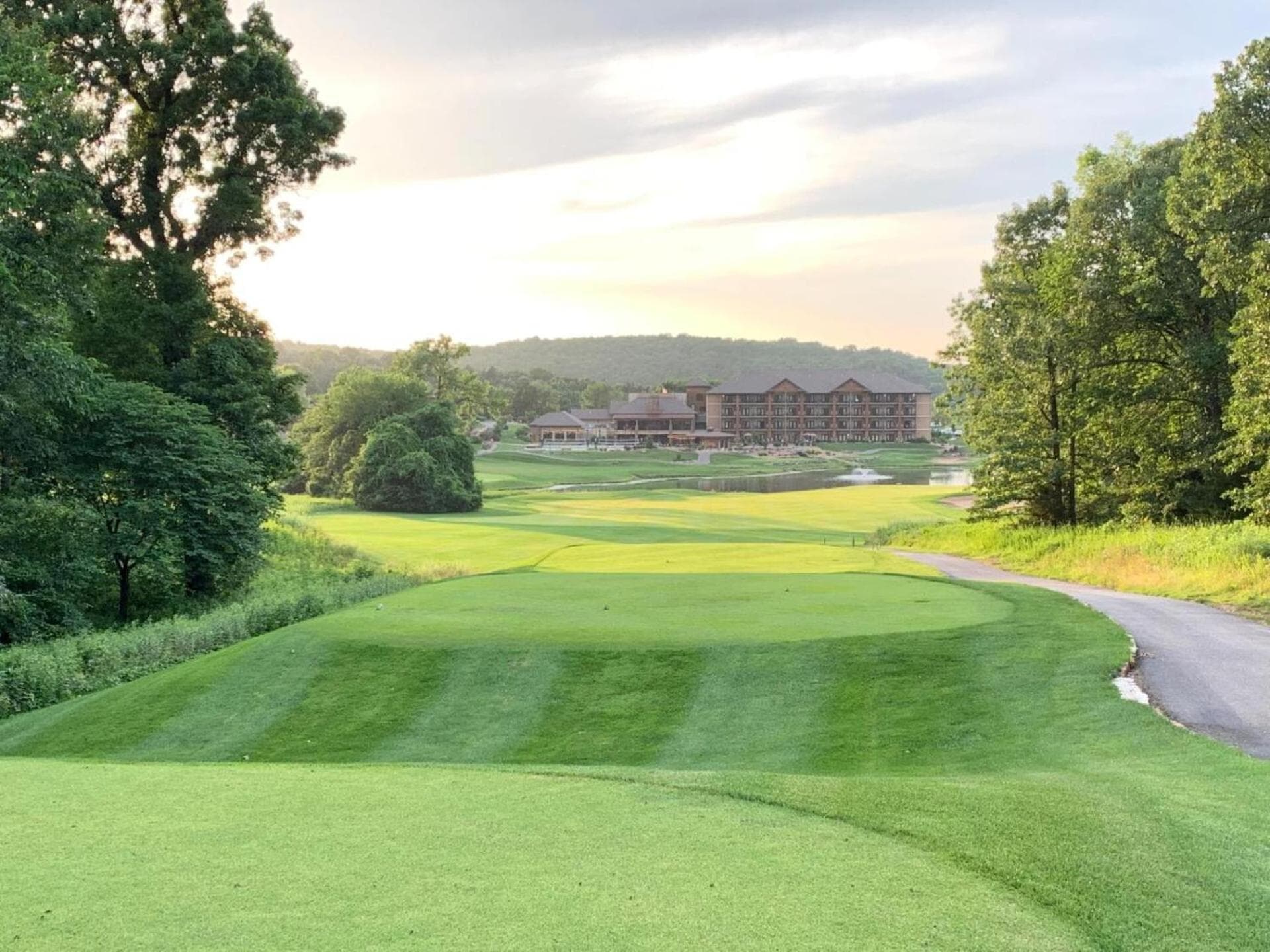 Pebble Bay Club Suites featured exterior or lobby in Camdenton, MO — similar hotel