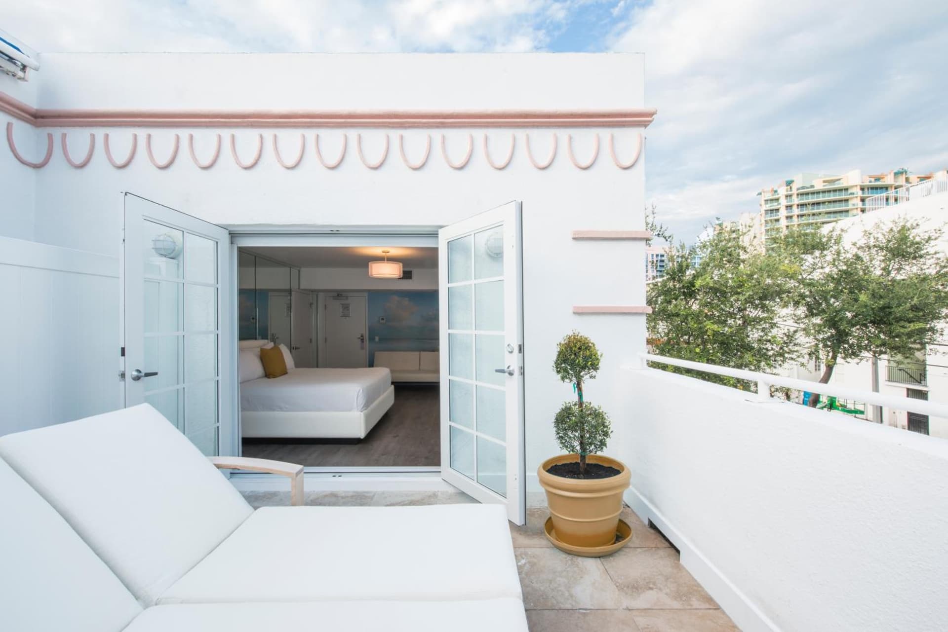 President Hotel Villa interior in Miami Beach, FL — gallery photo 2