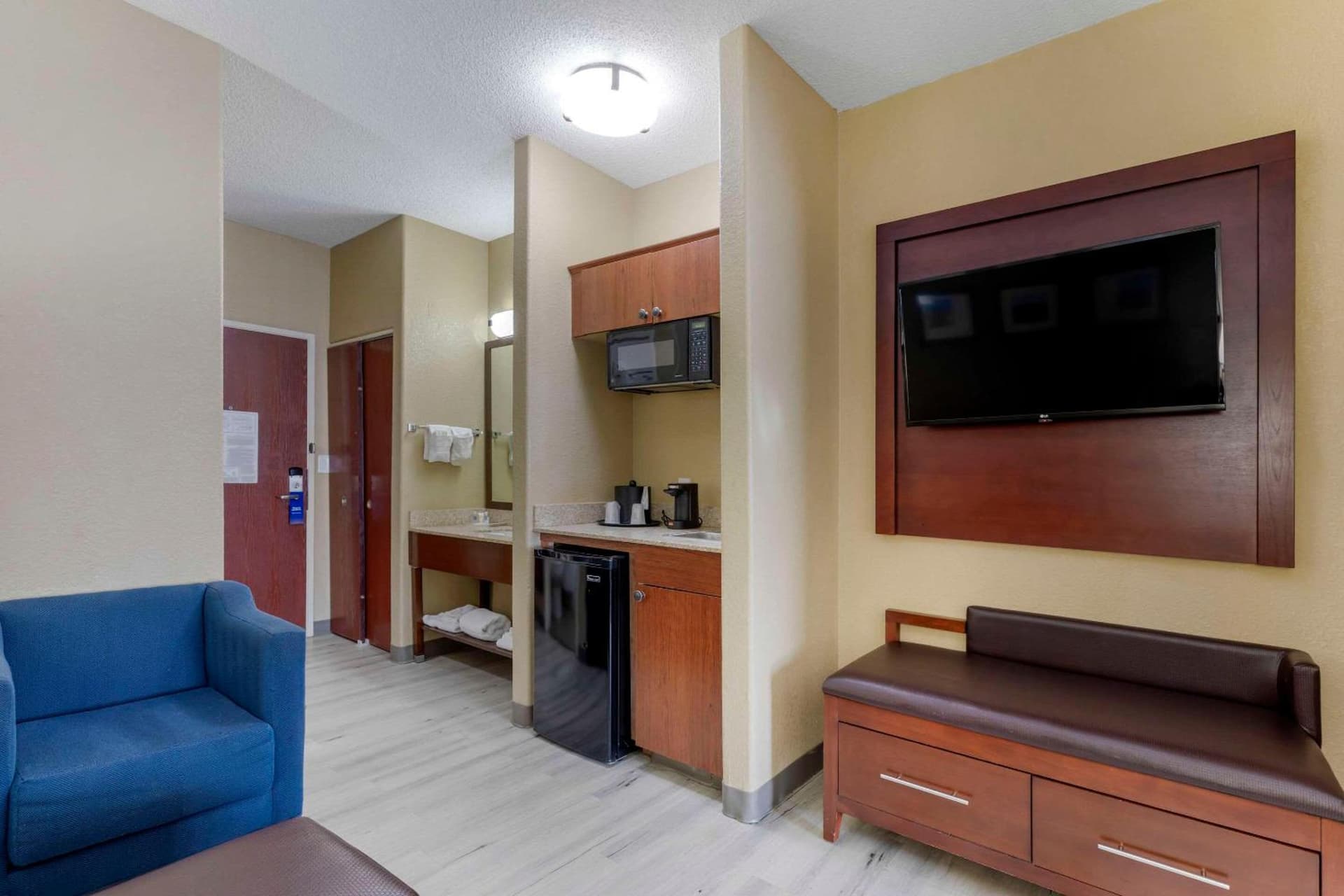Comfort Suites Lakewood - Denver gallery photo in Lakewood, CO — image 24